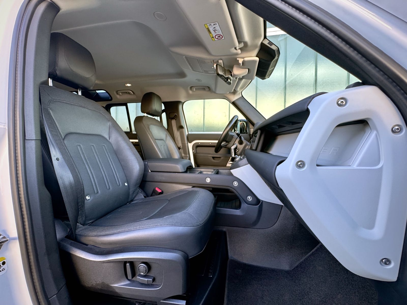 Fahrzeugabbildung Land Rover Defender 110 D240 AWD SE *AHK|OFF-ROAD-PACK|LED*