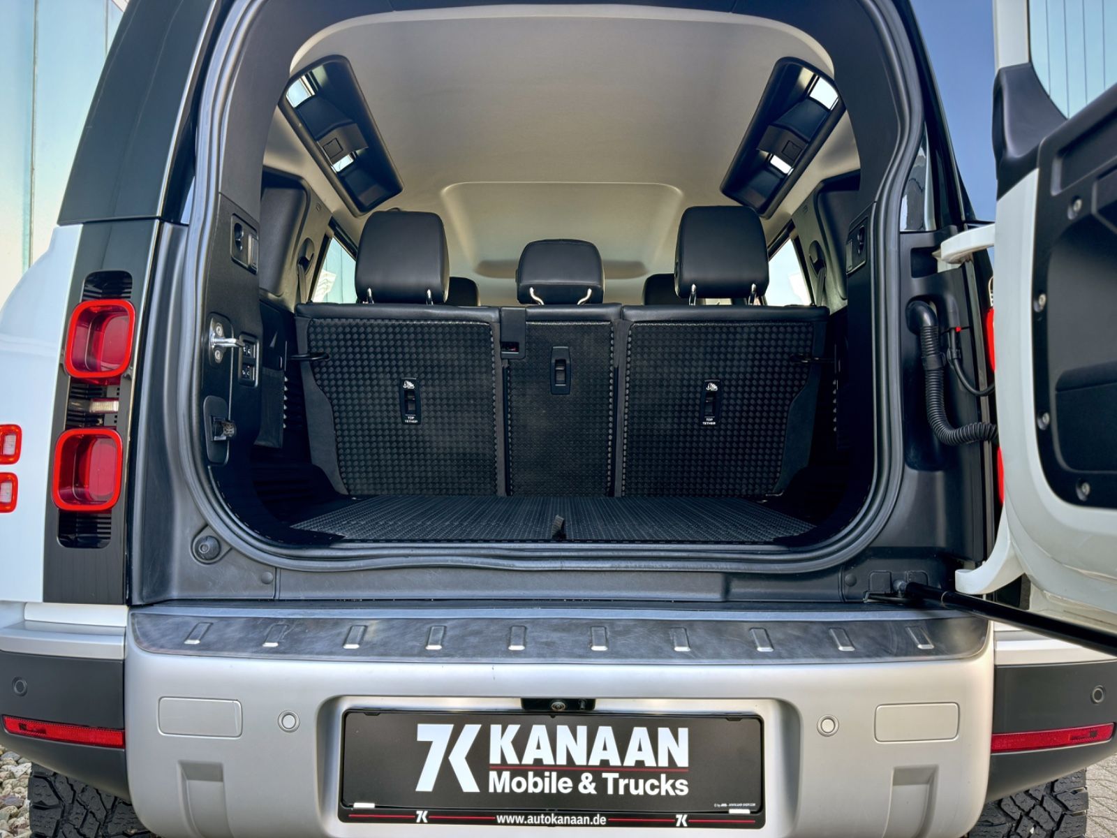 Fahrzeugabbildung Land Rover Defender 110 D240 AWD SE *AHK|OFF-ROAD-PACK|LED*