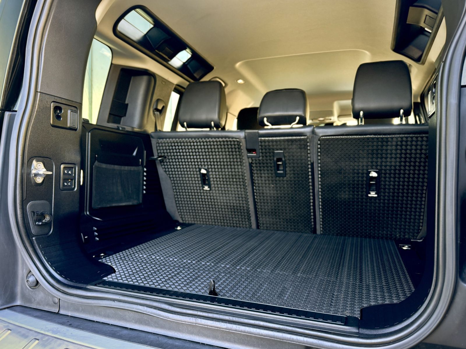 Fahrzeugabbildung Land Rover Defender 110 D240 AWD SE *AHK|OFF-ROAD-PACK|LED*