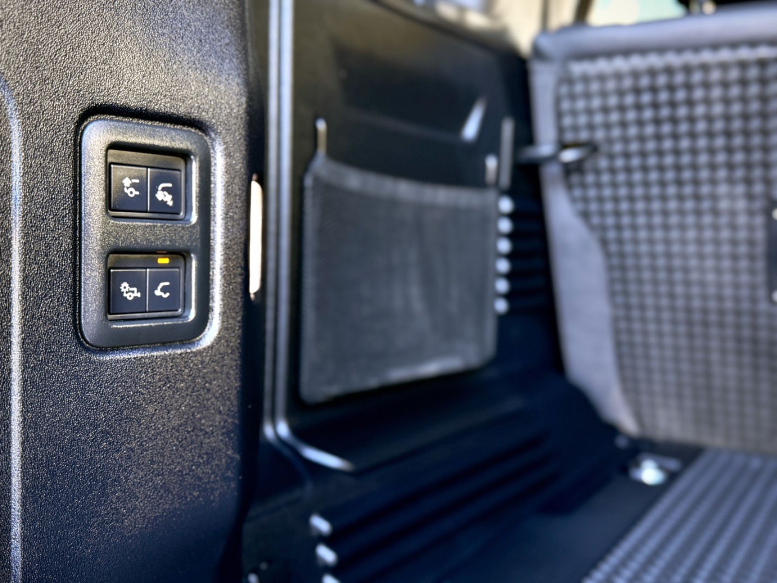 Fahrzeugabbildung Land Rover Defender 110 D240 AWD SE *AHK|OFF-ROAD-PACK|LED*