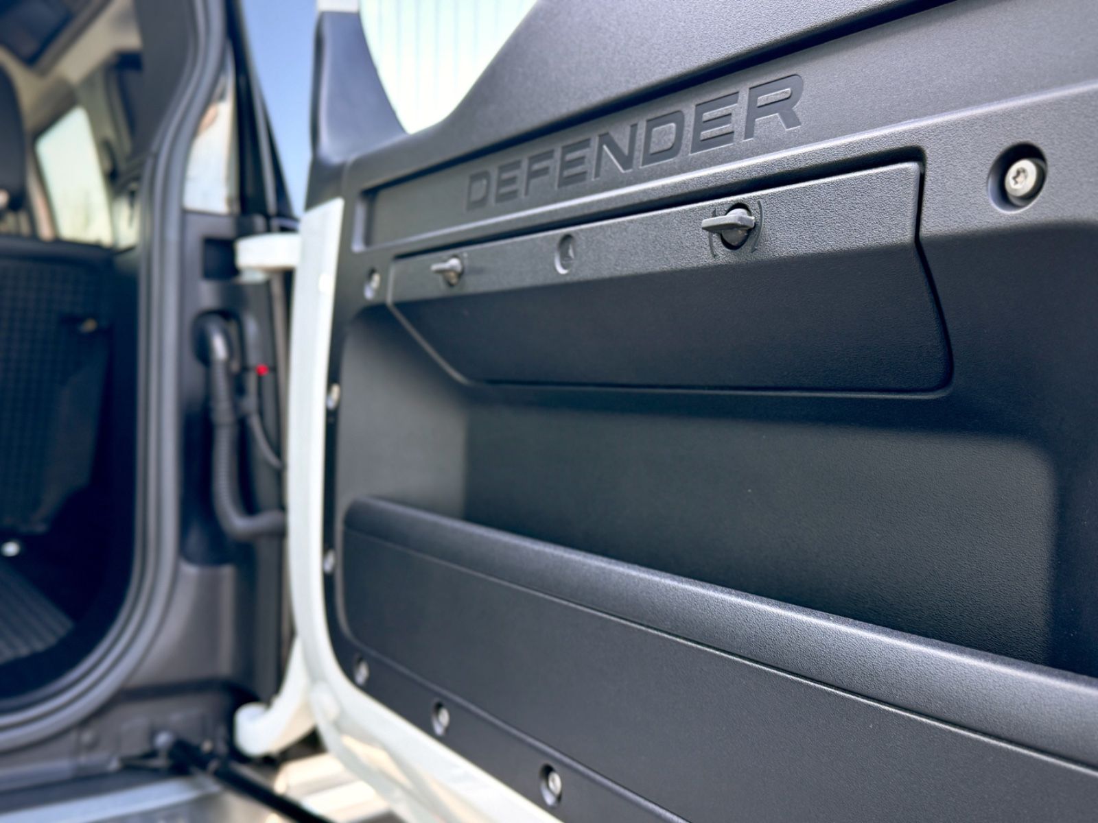 Fahrzeugabbildung Land Rover Defender 110 D240 AWD SE *AHK|OFF-ROAD-PACK|LED*