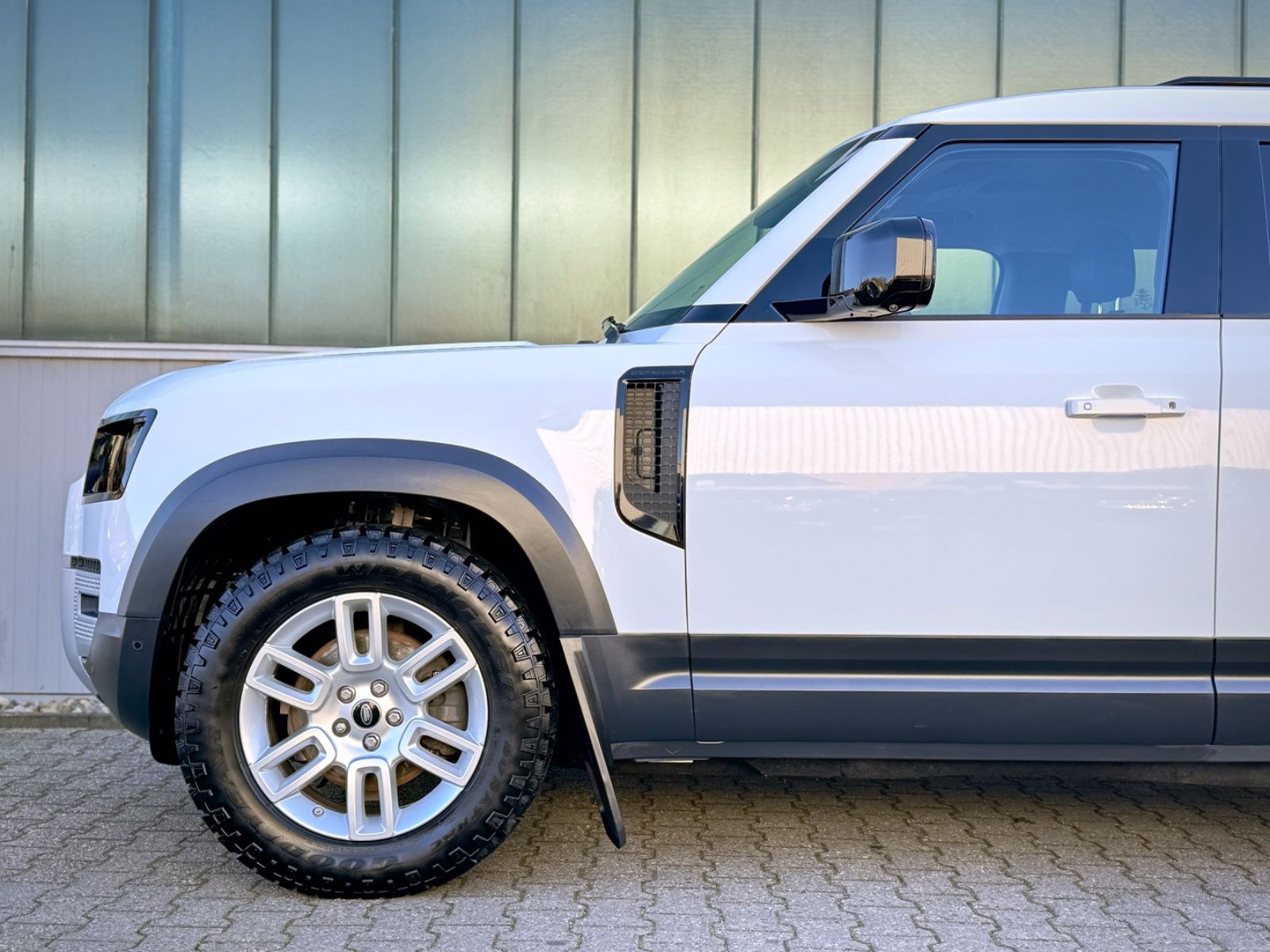 Fahrzeugabbildung Land Rover Defender 110 D240 AWD SE *AHK|OFF-ROAD-PACK|LED*