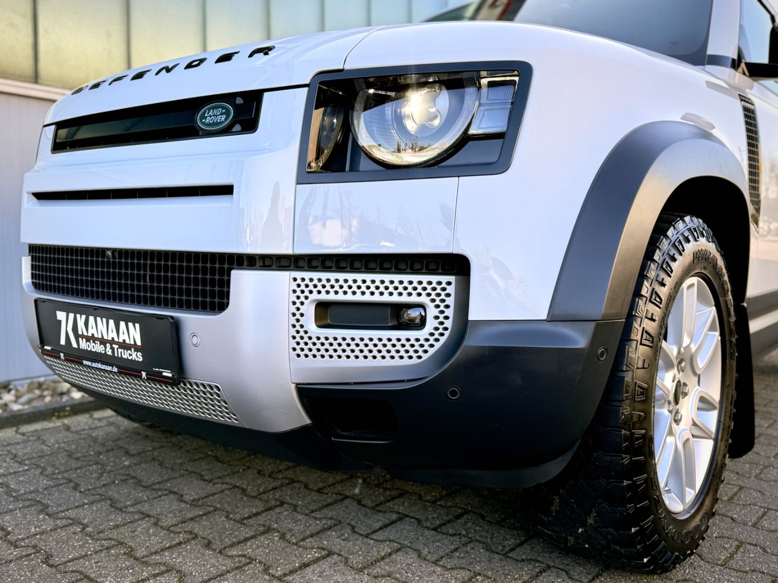 Fahrzeugabbildung Land Rover Defender 110 D240 AWD SE *AHK|OFF-ROAD-PACK|LED*