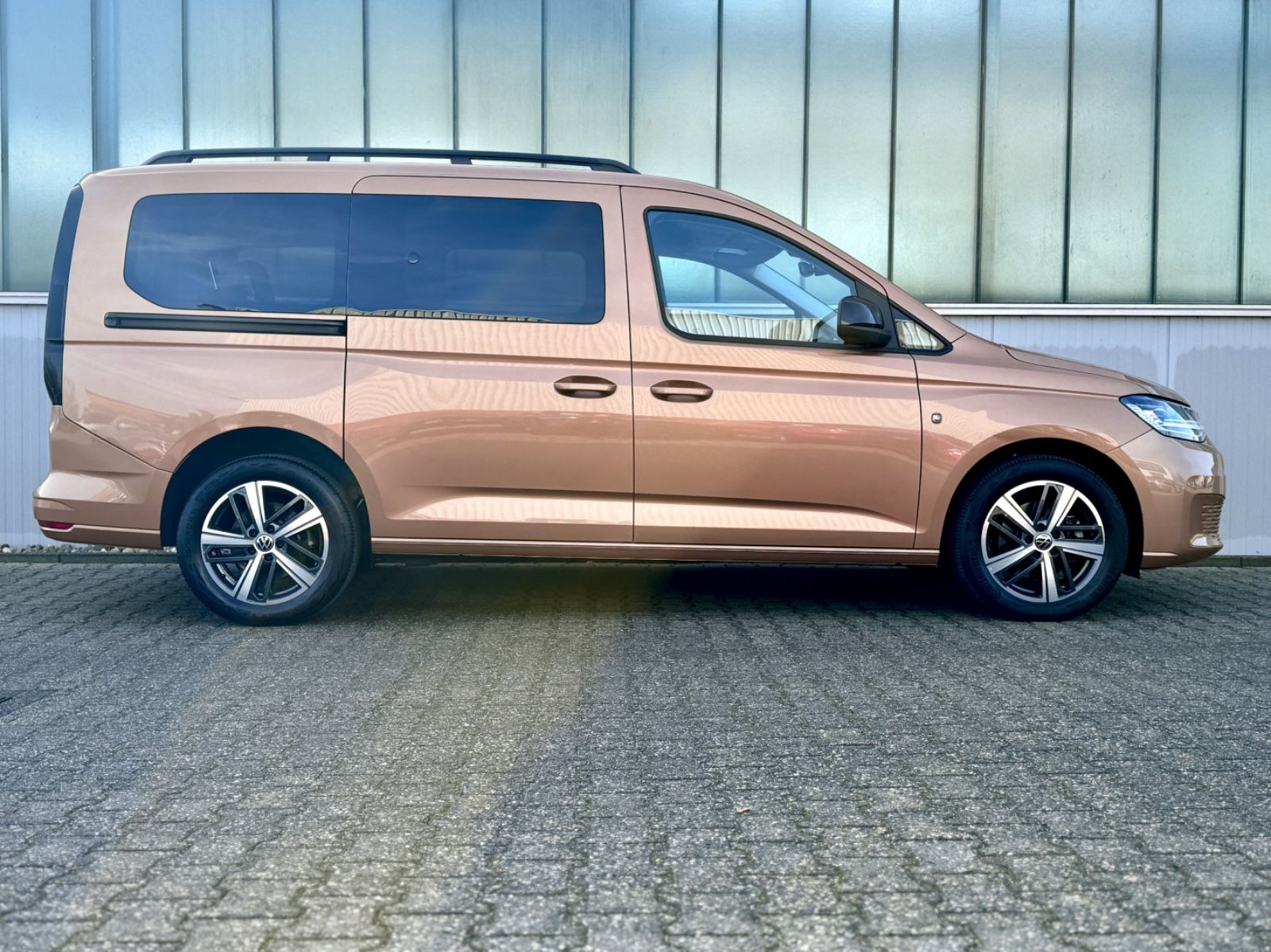 Fahrzeugabbildung Volkswagen Caddy Maxi 2.0TDI Life Maxi*7-SITZER|NAV|ACC|LED