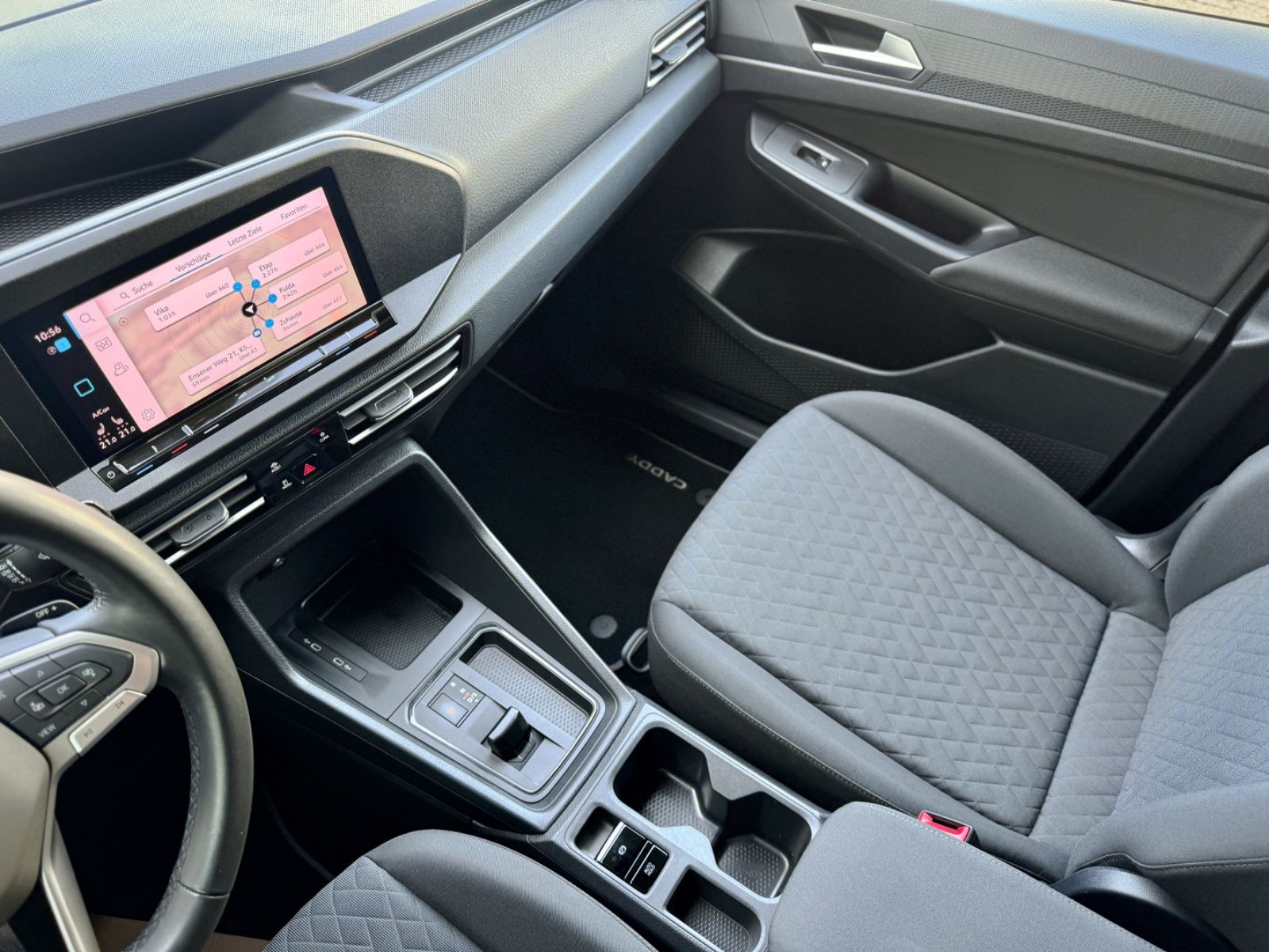 Fahrzeugabbildung Volkswagen Caddy Maxi 2.0TDI Life Maxi*7-SITZER|NAV|ACC|LED