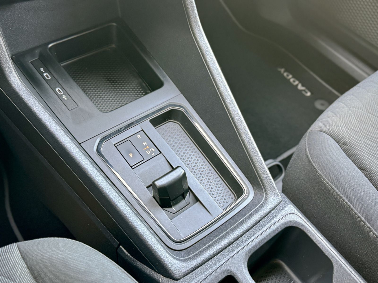 Fahrzeugabbildung Volkswagen Caddy Maxi 2.0TDI Life Maxi*7-SITZER|NAV|ACC|LED