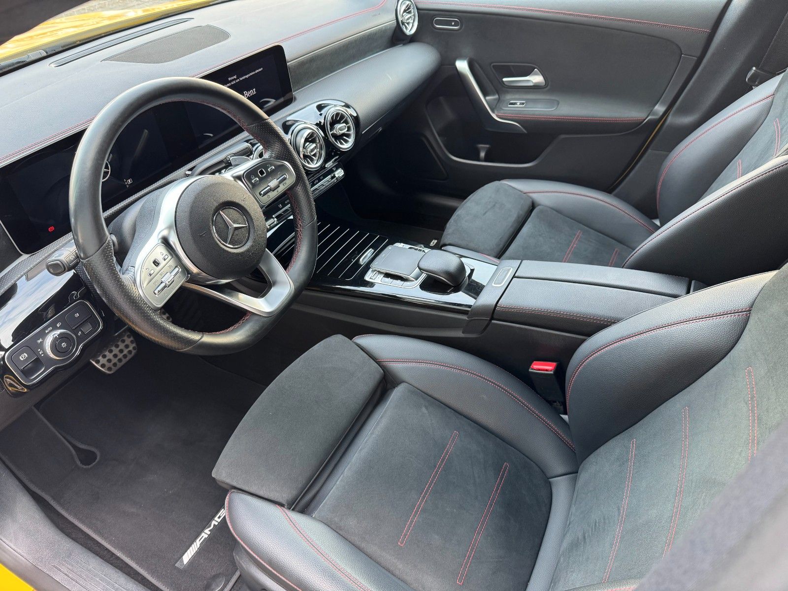 Fahrzeugabbildung Mercedes-Benz CLA 180 7G-DCT Shooting Brake AMG-LINE*LED|NAVI*