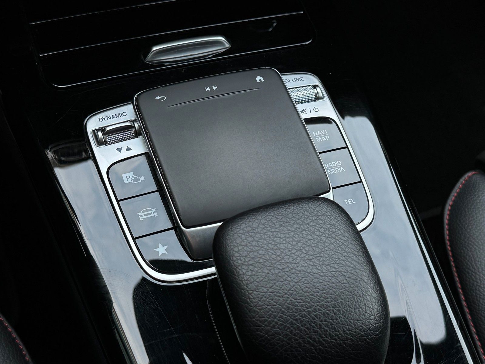 Fahrzeugabbildung Mercedes-Benz CLA 180 7G-DCT Shooting Brake AMG-LINE*LED|NAVI*