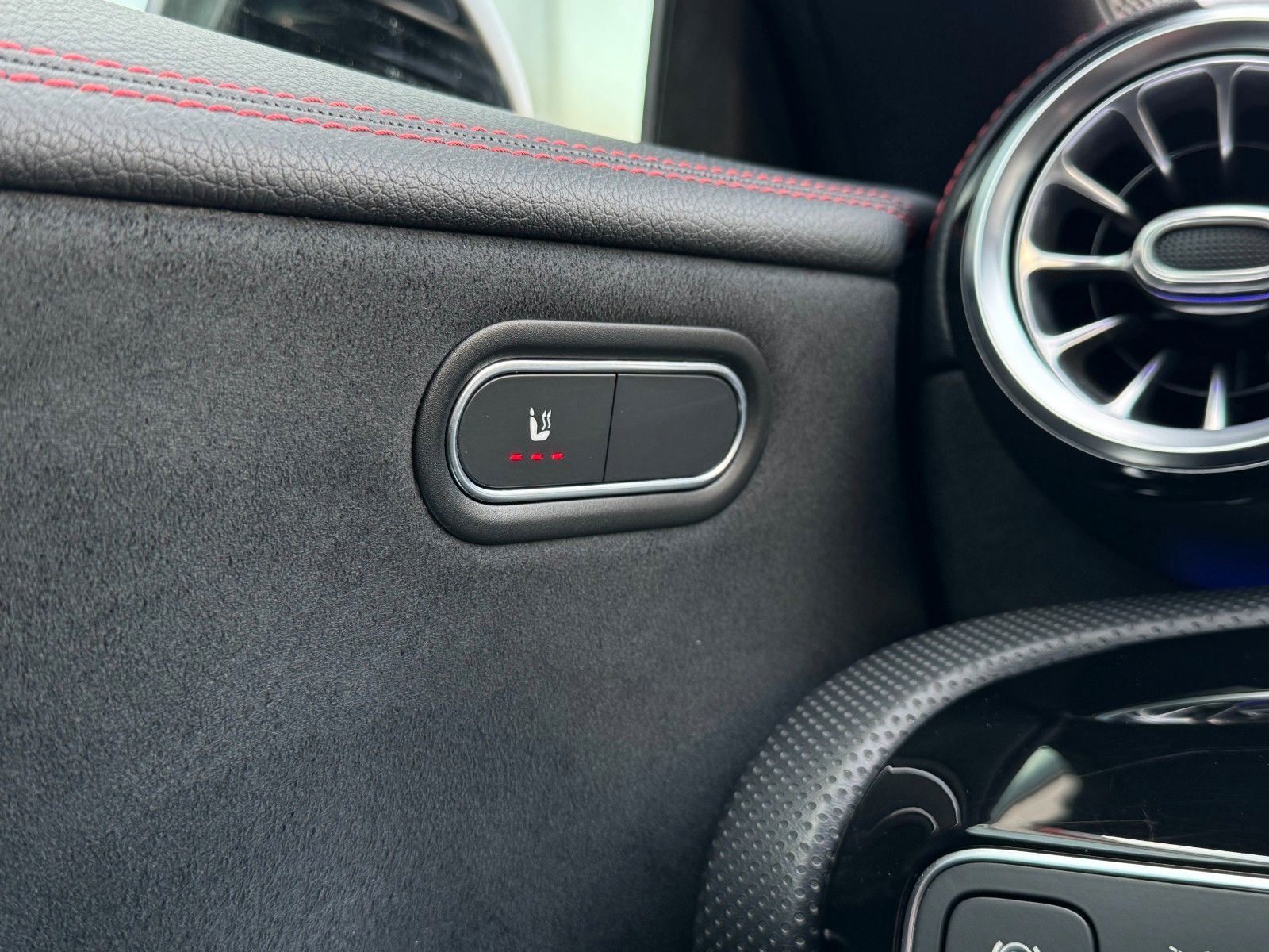 Fahrzeugabbildung Mercedes-Benz CLA 180 7G-DCT Shooting Brake AMG-LINE*LED|NAVI*