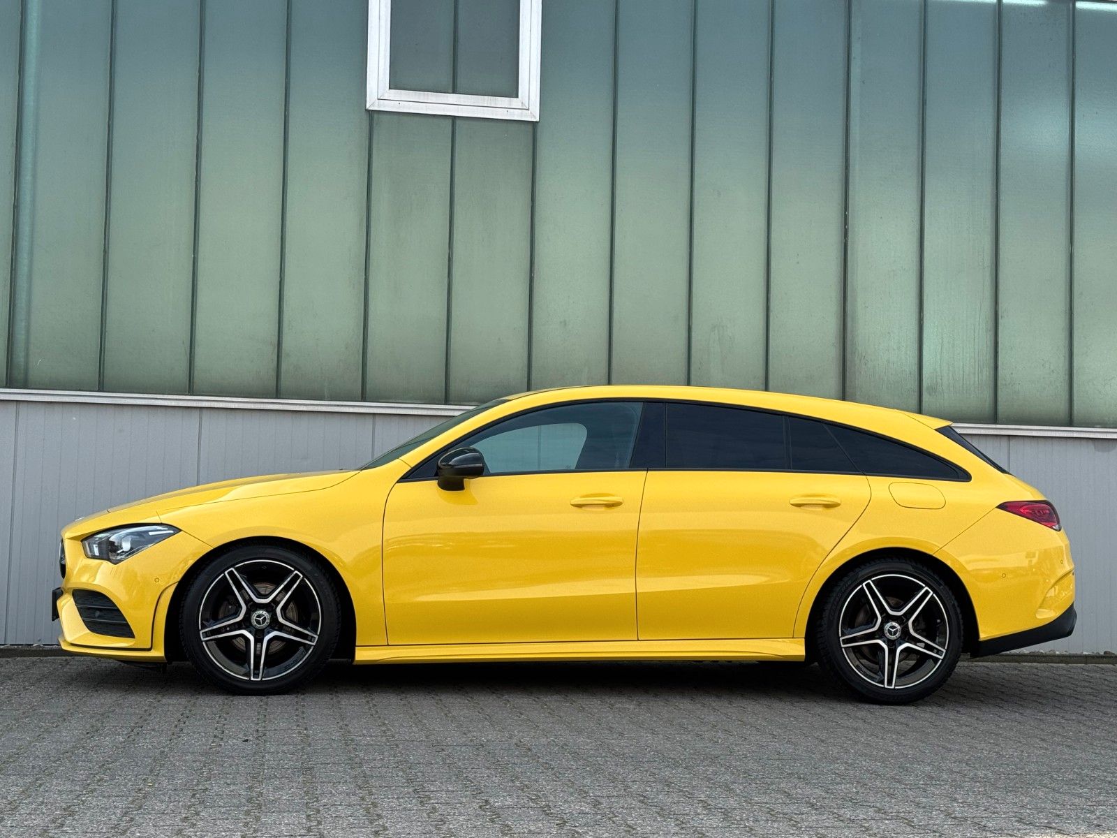 Fahrzeugabbildung Mercedes-Benz CLA 180 7G-DCT Shooting Brake AMG-LINE*LED|NAVI*