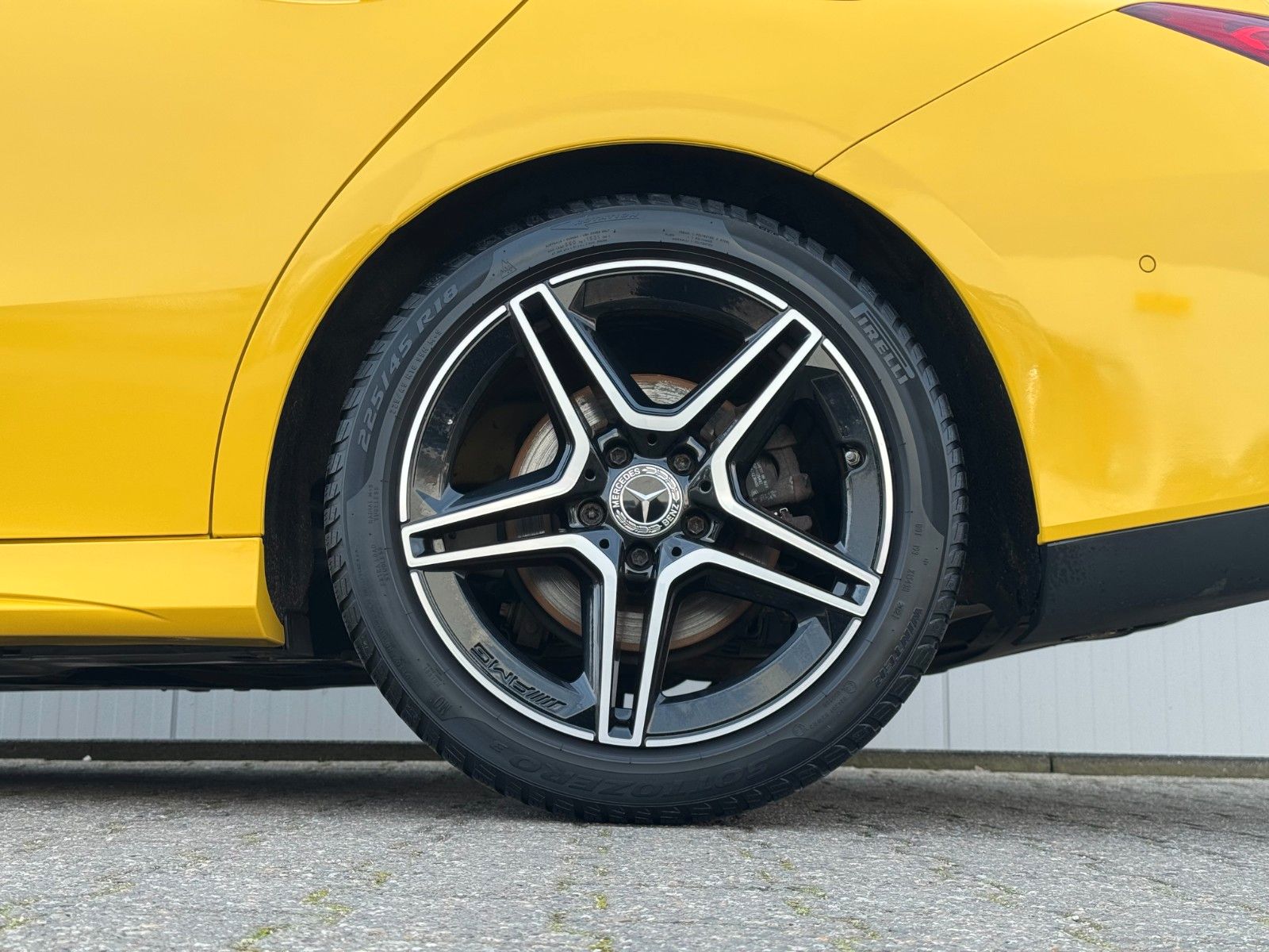 Fahrzeugabbildung Mercedes-Benz CLA 180 7G-DCT Shooting Brake AMG-LINE*LED|NAVI*