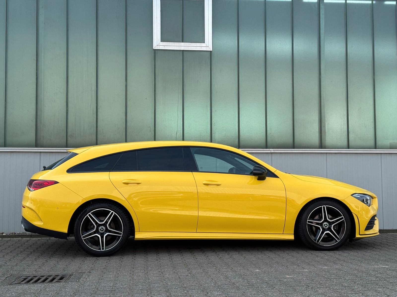 Fahrzeugabbildung Mercedes-Benz CLA 180 7G-DCT Shooting Brake AMG-LINE*LED|NAVI*