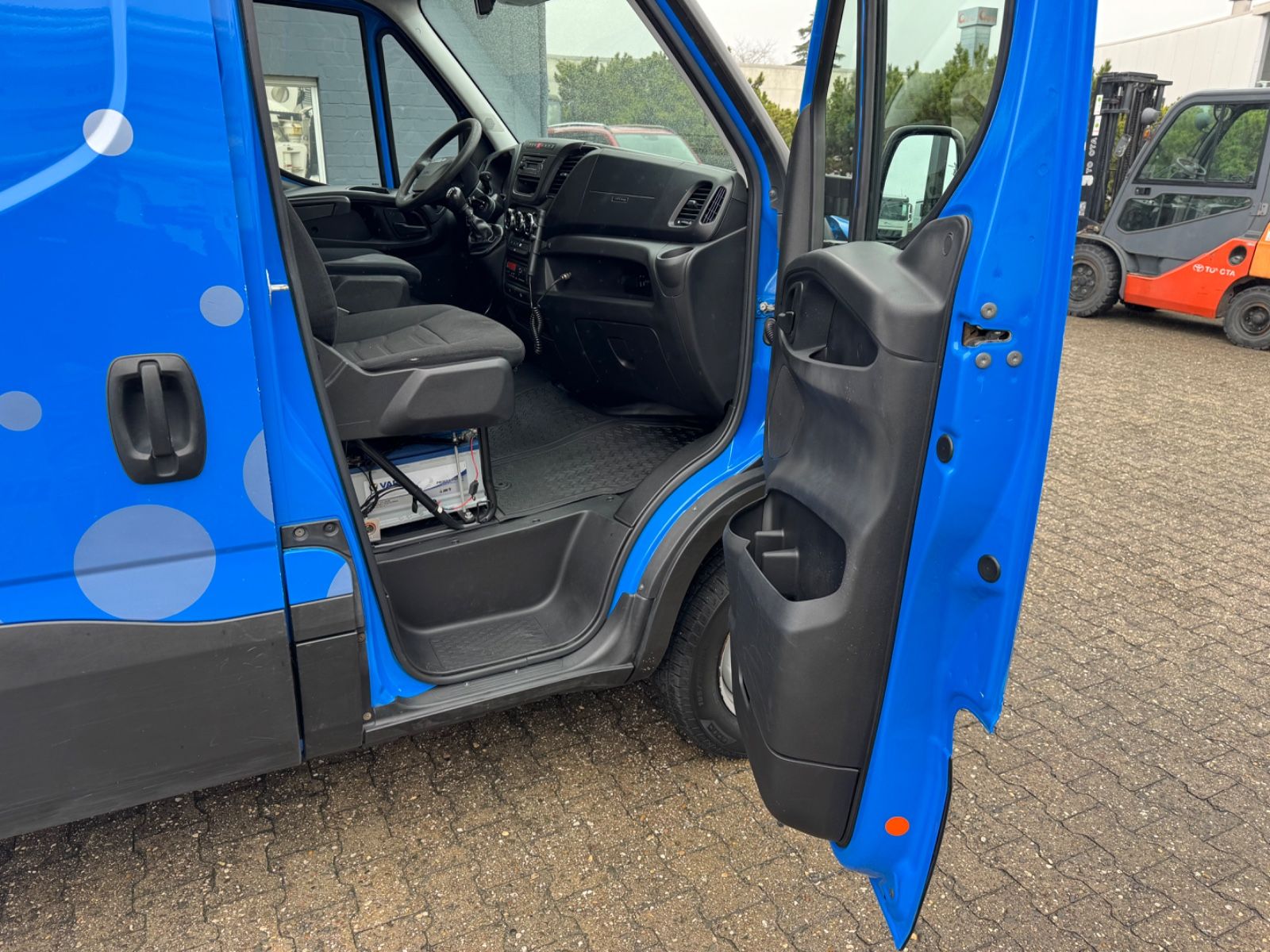 Fahrzeugabbildung Iveco Daily Kasten 50 C 170 Werkstattwagen SORTIMO
