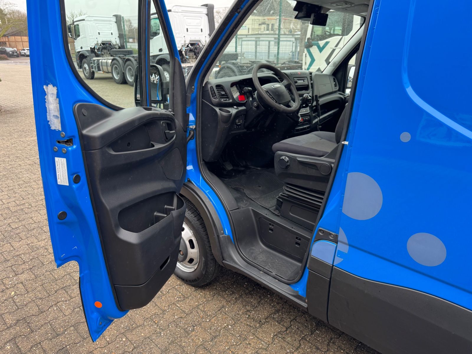 Fahrzeugabbildung Iveco Daily Kasten 50 C 170 Werkstattwagen SORTIMO