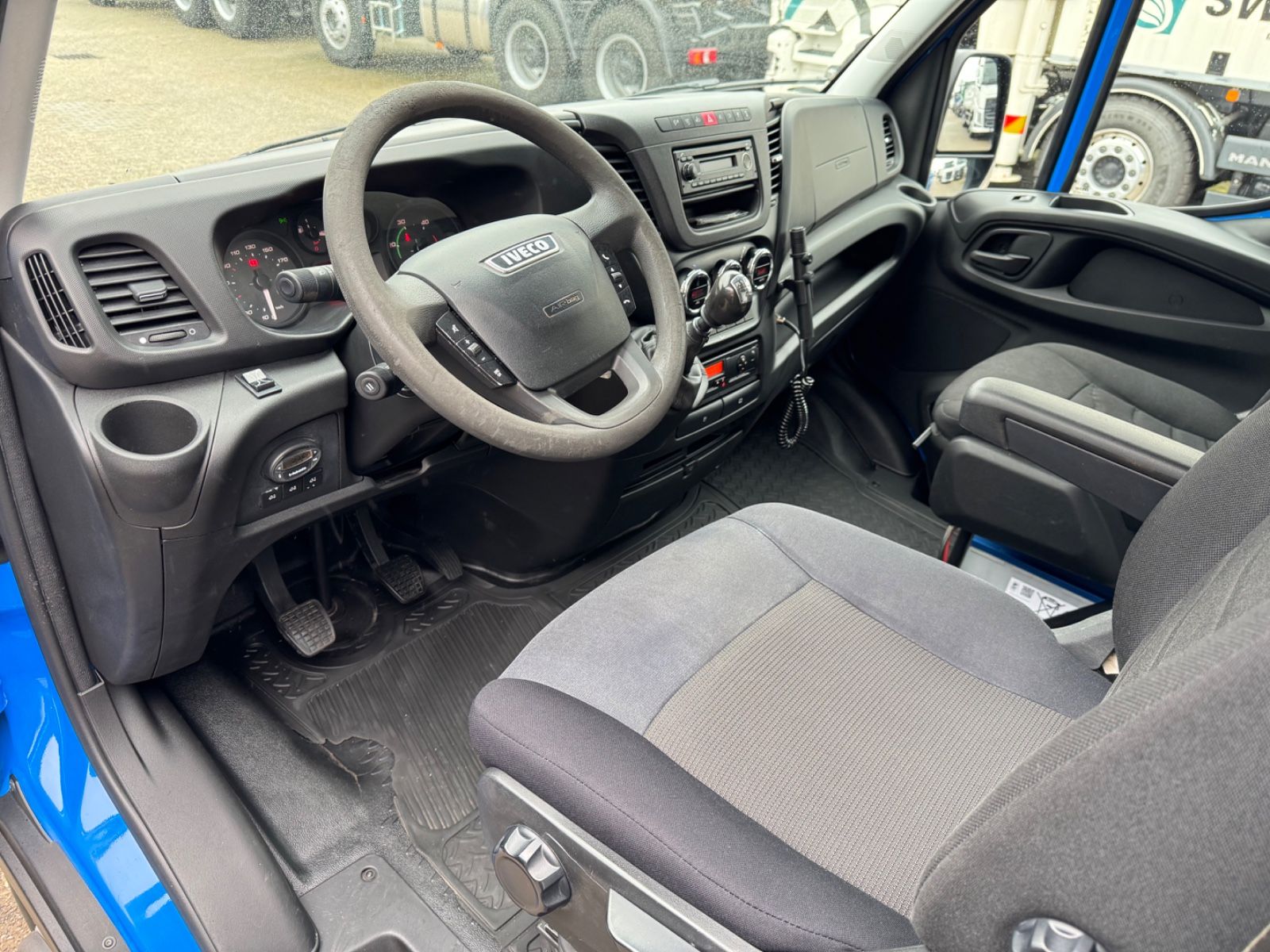 Fahrzeugabbildung Iveco Daily Kasten 50 C 170 Werkstattwagen SORTIMO