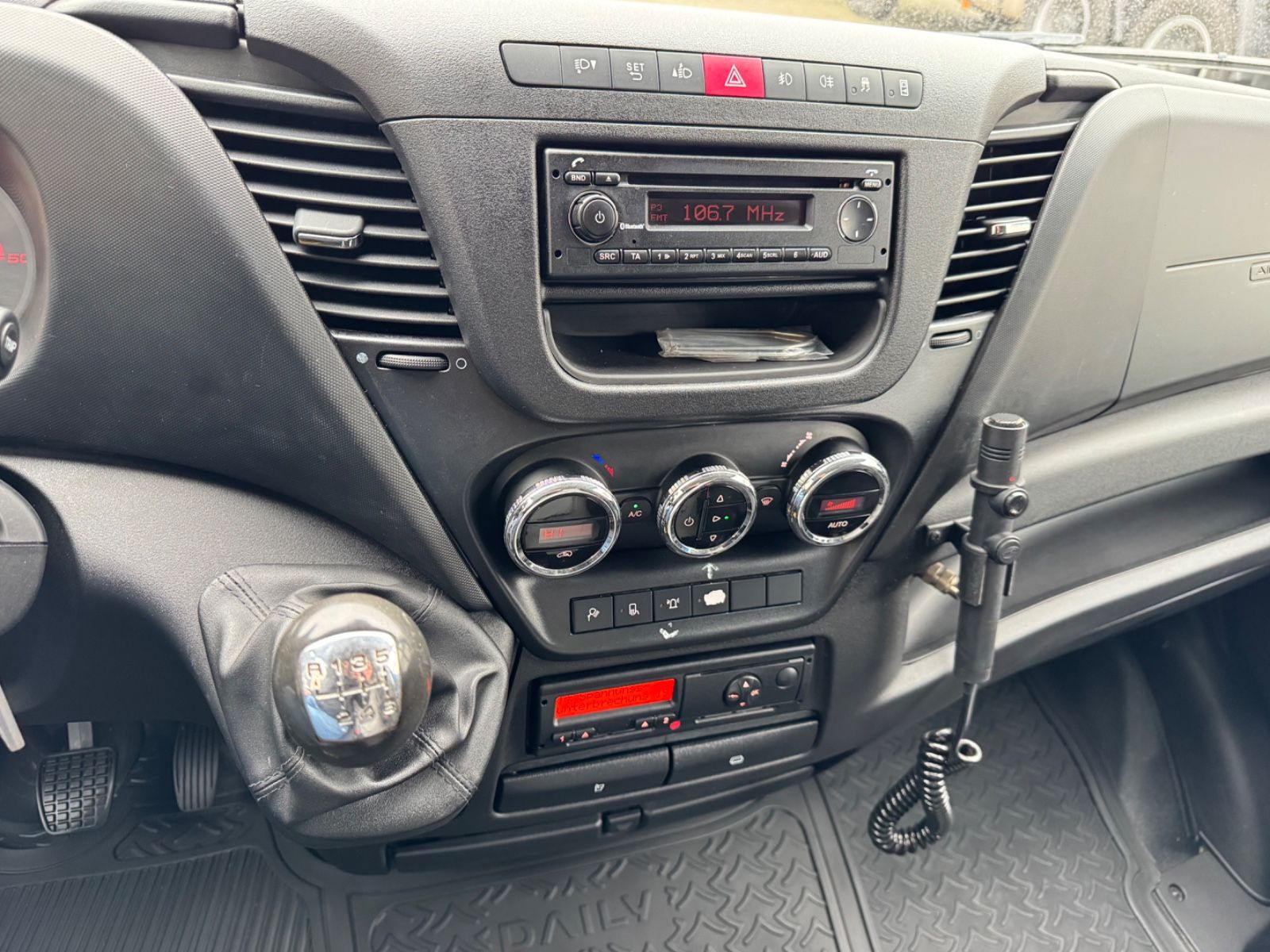 Fahrzeugabbildung Iveco Daily Kasten 50 C 170 Werkstattwagen SORTIMO