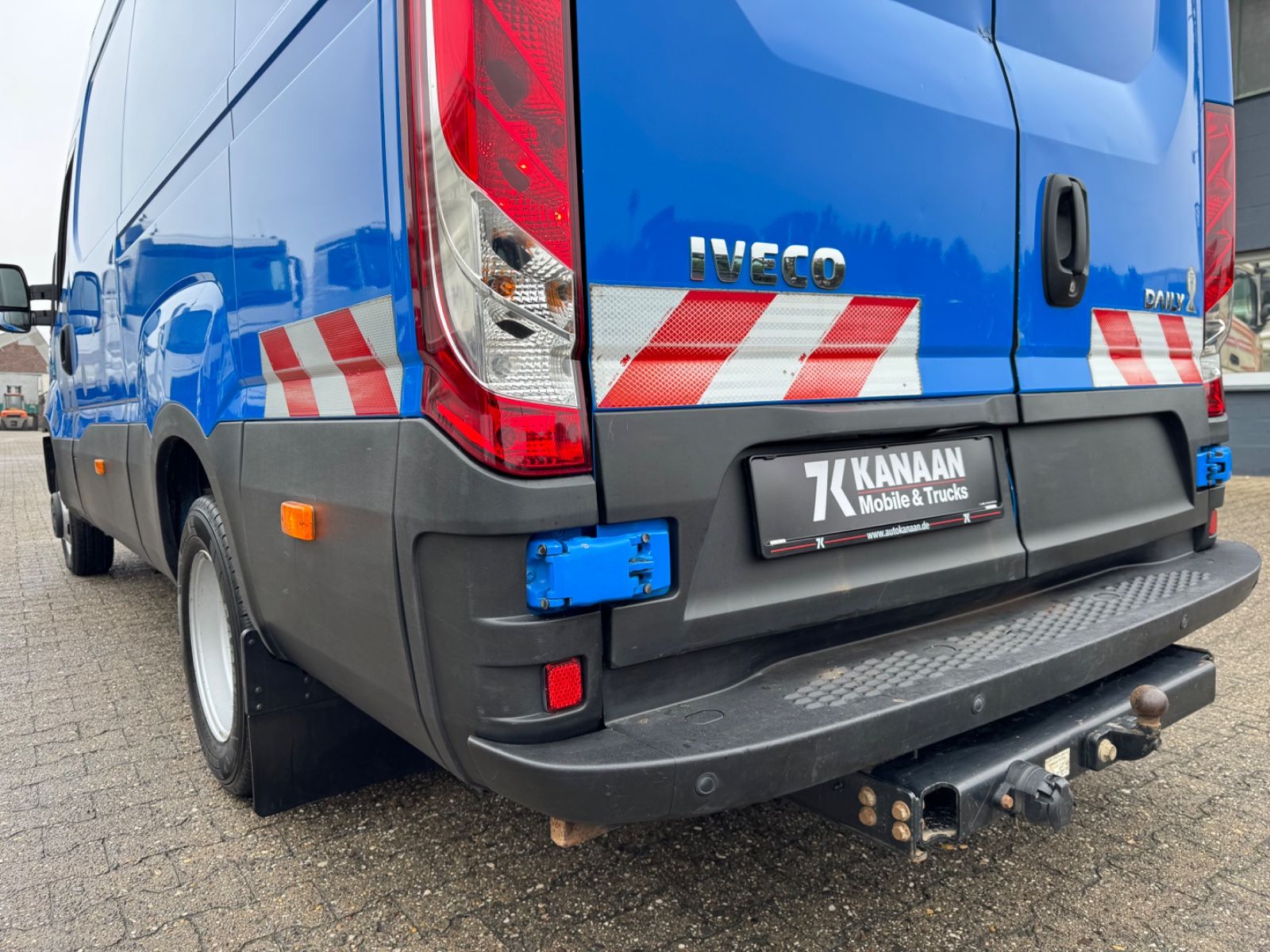 Fahrzeugabbildung Iveco Daily Kasten 50 C 170 Werkstattwagen SORTIMO