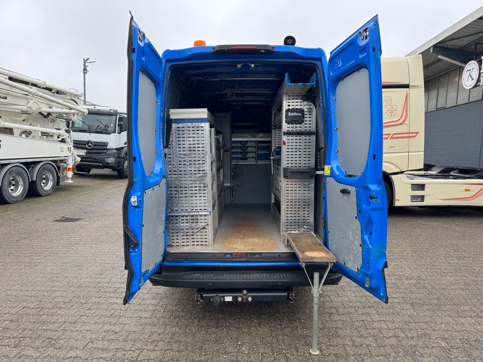 Fahrzeugabbildung Iveco Daily Kasten 50 C 170 Werkstattwagen SORTIMO