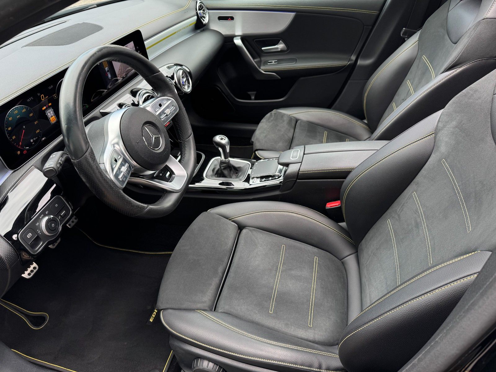 Fahrzeugabbildung Mercedes-Benz A 200 AMG-Line Edition 1 *PANO|LED|NAV|HIFI|CAM*