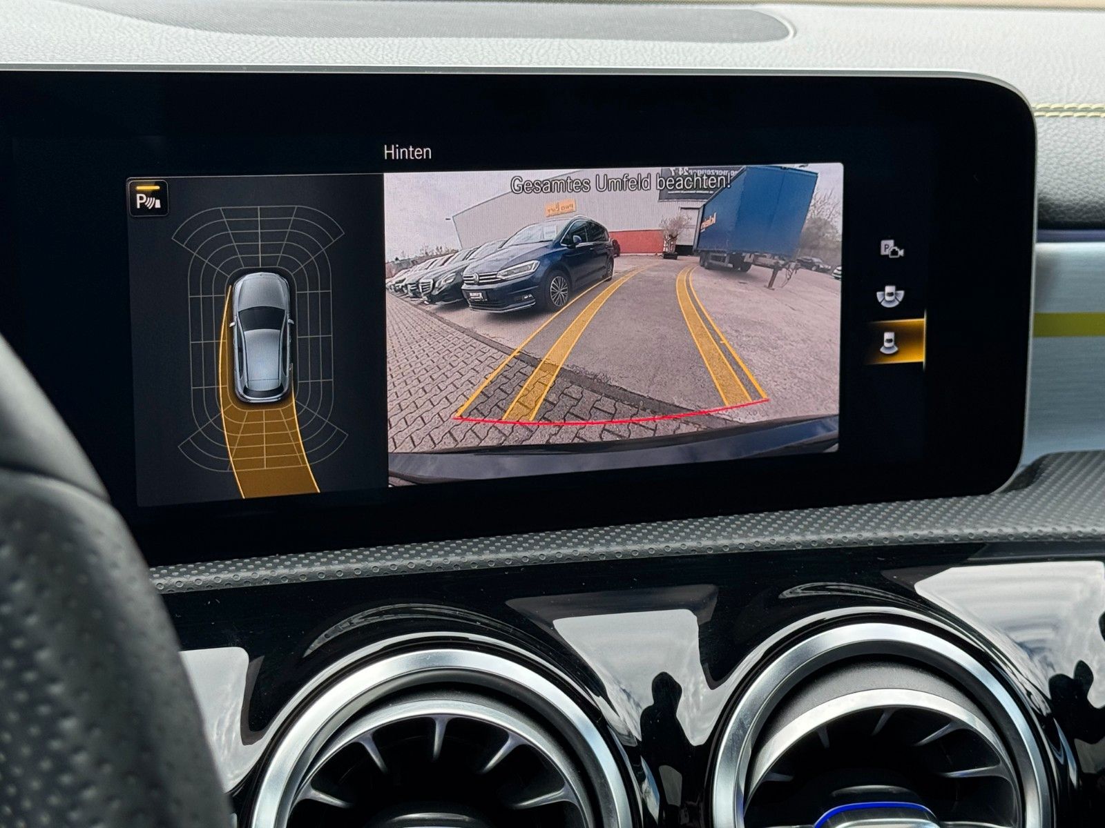 Fahrzeugabbildung Mercedes-Benz A 200 AMG-Line Edition 1 *PANO|LED|NAV|HIFI|CAM*