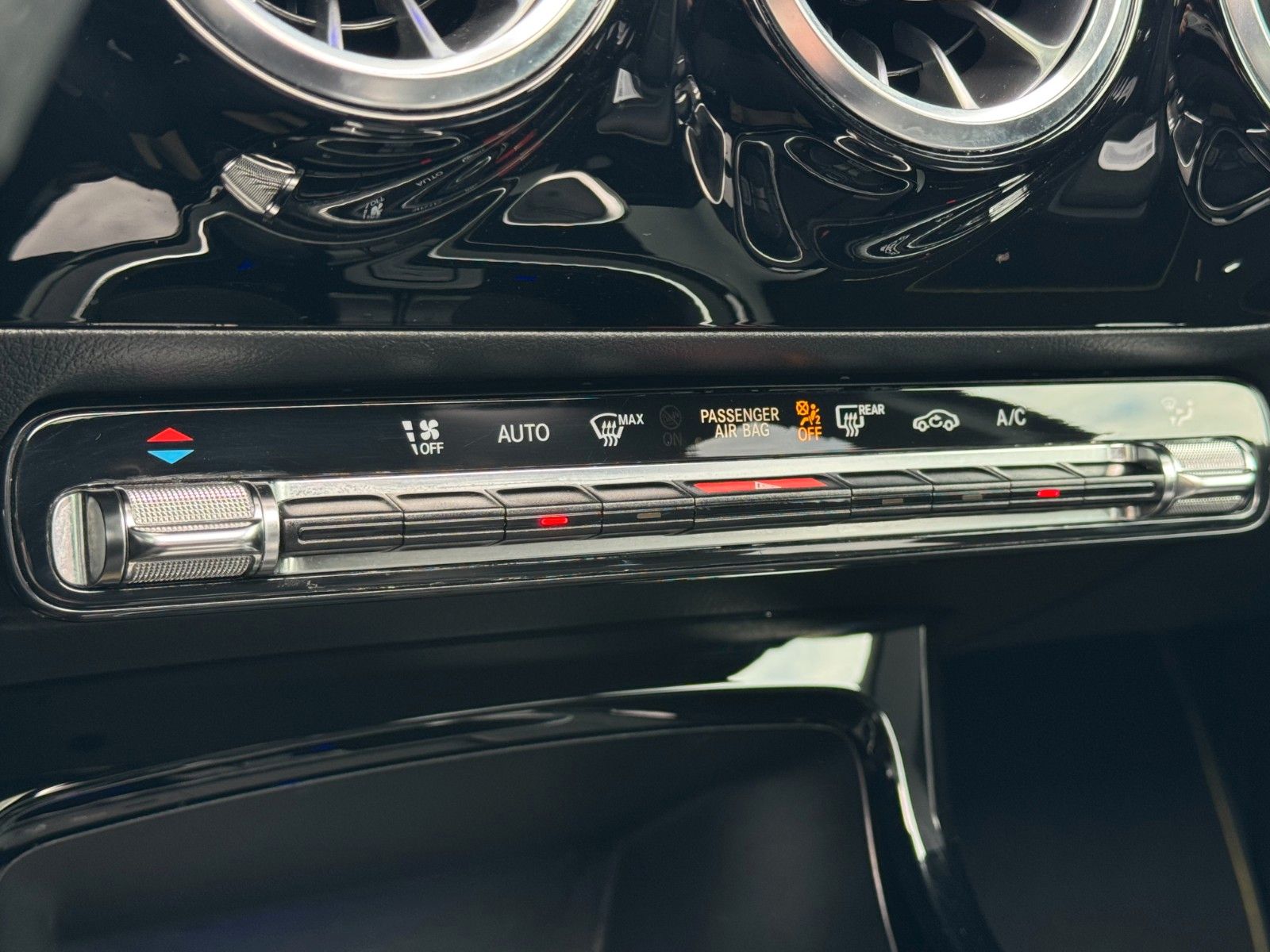 Fahrzeugabbildung Mercedes-Benz A 200 AMG-Line Edition 1 *PANO|LED|NAV|HIFI|CAM*