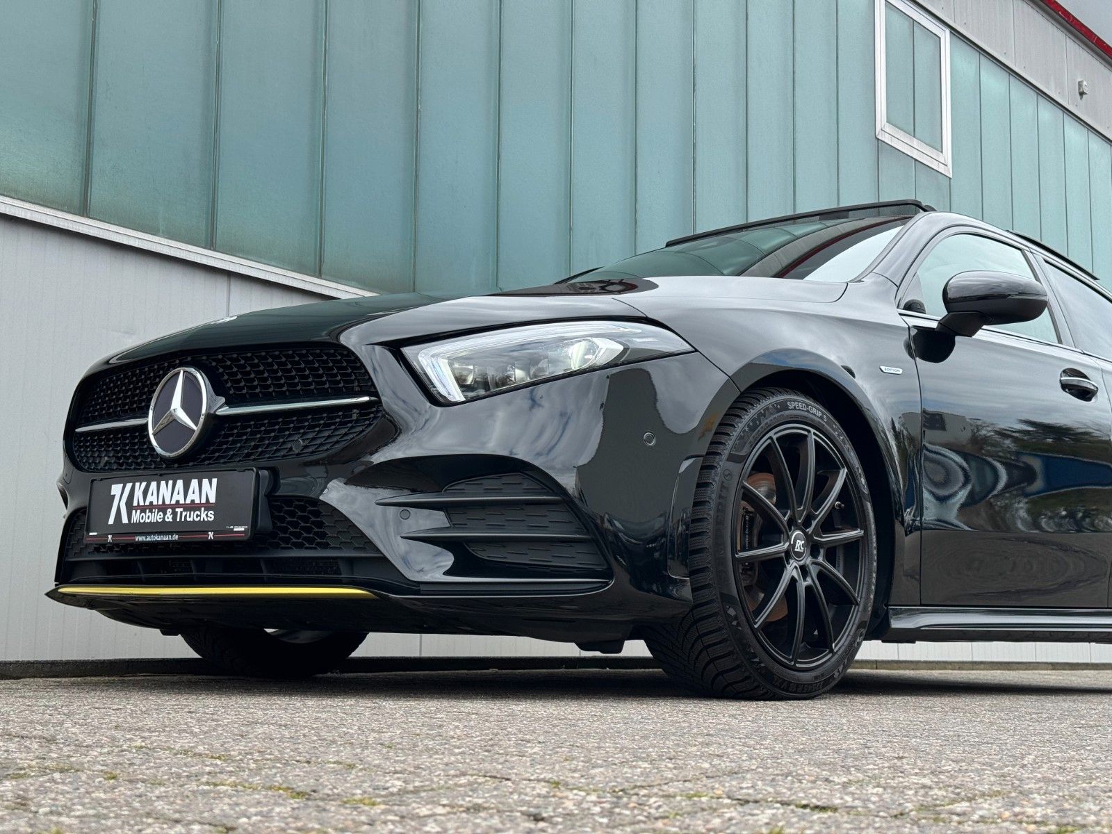 Fahrzeugabbildung Mercedes-Benz A 200 AMG-Line Edition 1 *PANO|LED|NAV|HIFI|CAM*