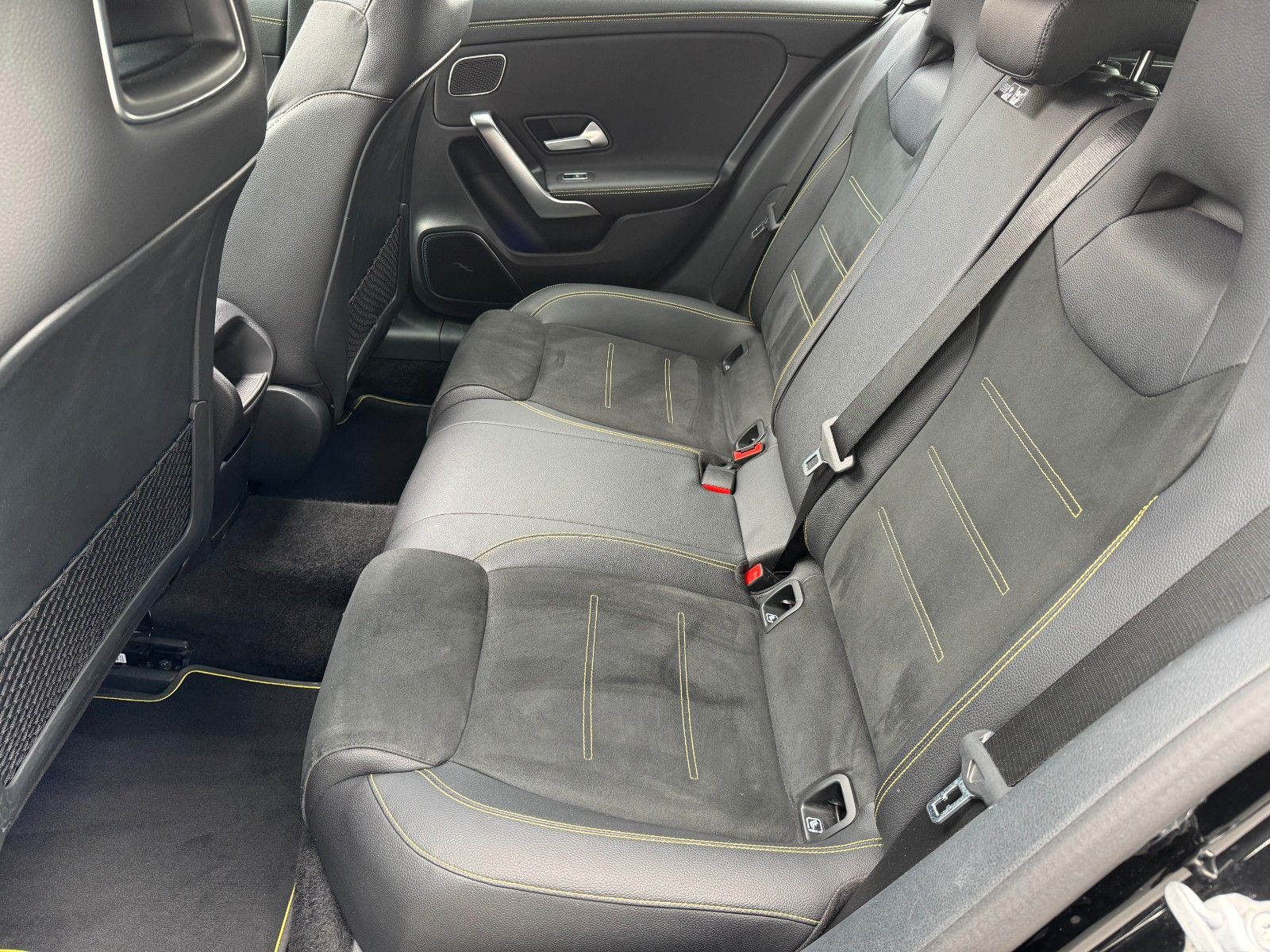 Fahrzeugabbildung Mercedes-Benz A 200 AMG-Line Edition 1 *PANO|LED|NAV|CAM*