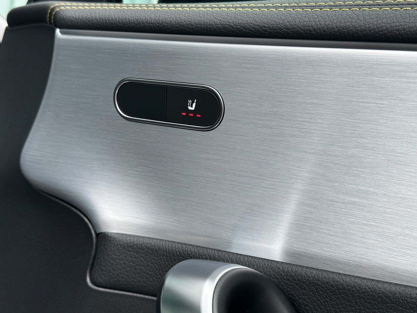 Fahrzeugabbildung Mercedes-Benz A 200 AMG-Line Edition 1 *PANO|LED|NAV|CAM*