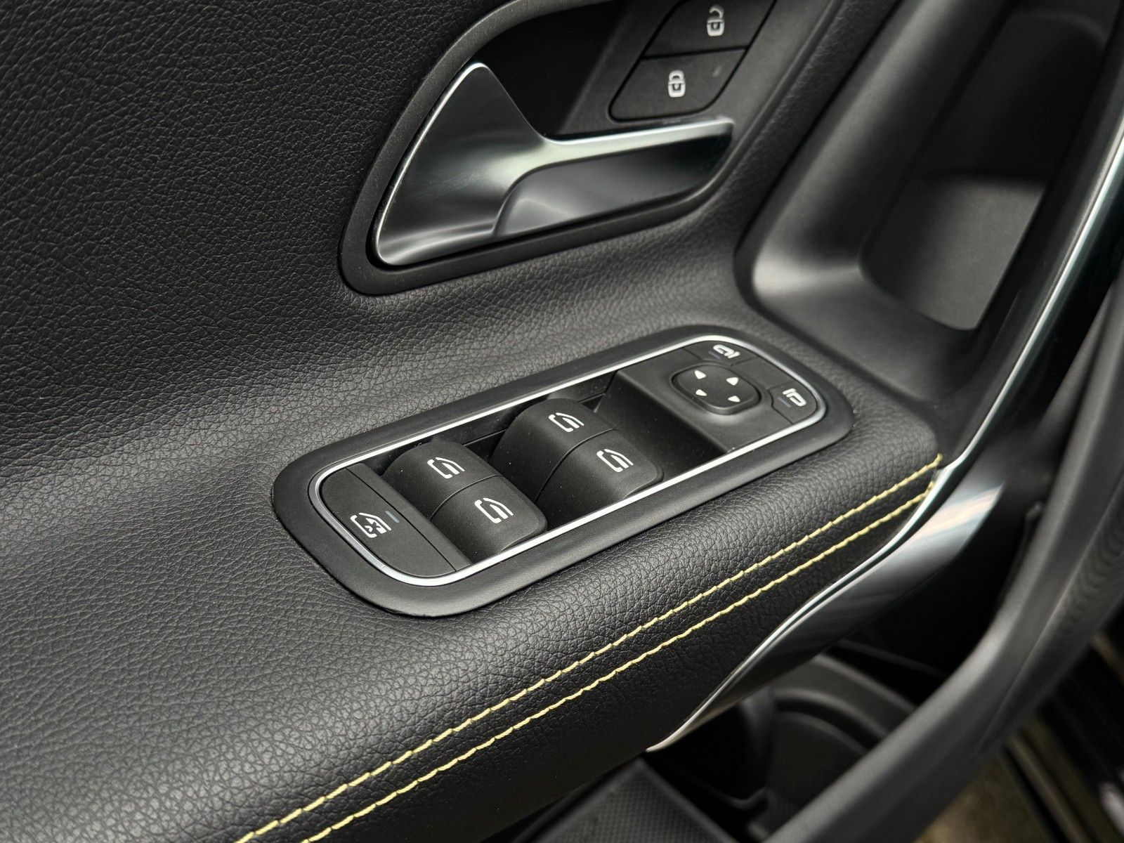 Fahrzeugabbildung Mercedes-Benz A 200 AMG-Line Edition 1 *PANO|LED|NAV|CAM*