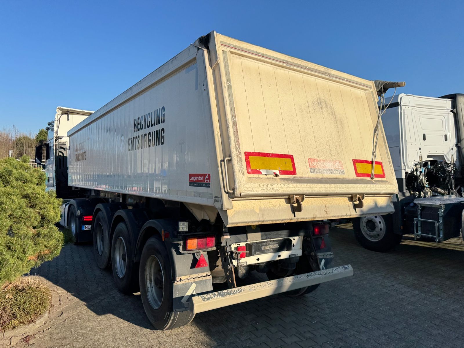 Fahrzeugabbildung Langendorf SKA 24/30  ALU Mulden Kipper  26m³  Liftachse