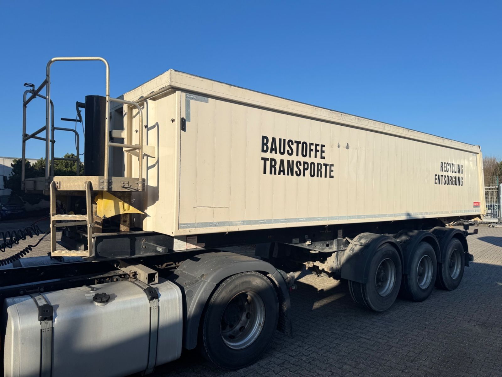 Fahrzeugabbildung Langendorf SKA 24/30  ALU Mulden Kipper  26m³  Liftachse