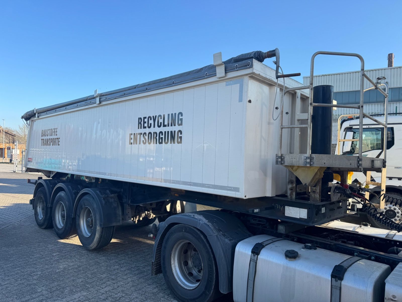 Fahrzeugabbildung Langendorf SKA 24/30  ALU Mulden Kipper  26m³  Liftachse