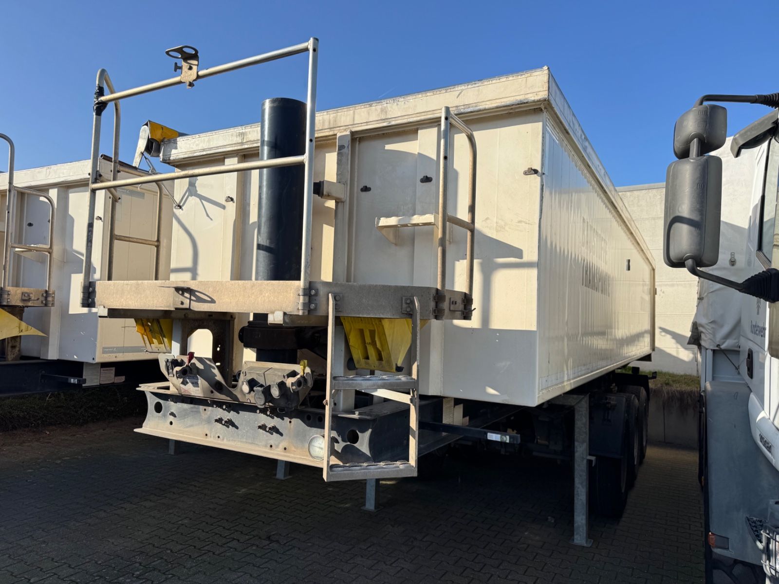 Fahrzeugabbildung Langendorf SKA 24/31  ALU Mulden Kipper  26m³  Liftachse