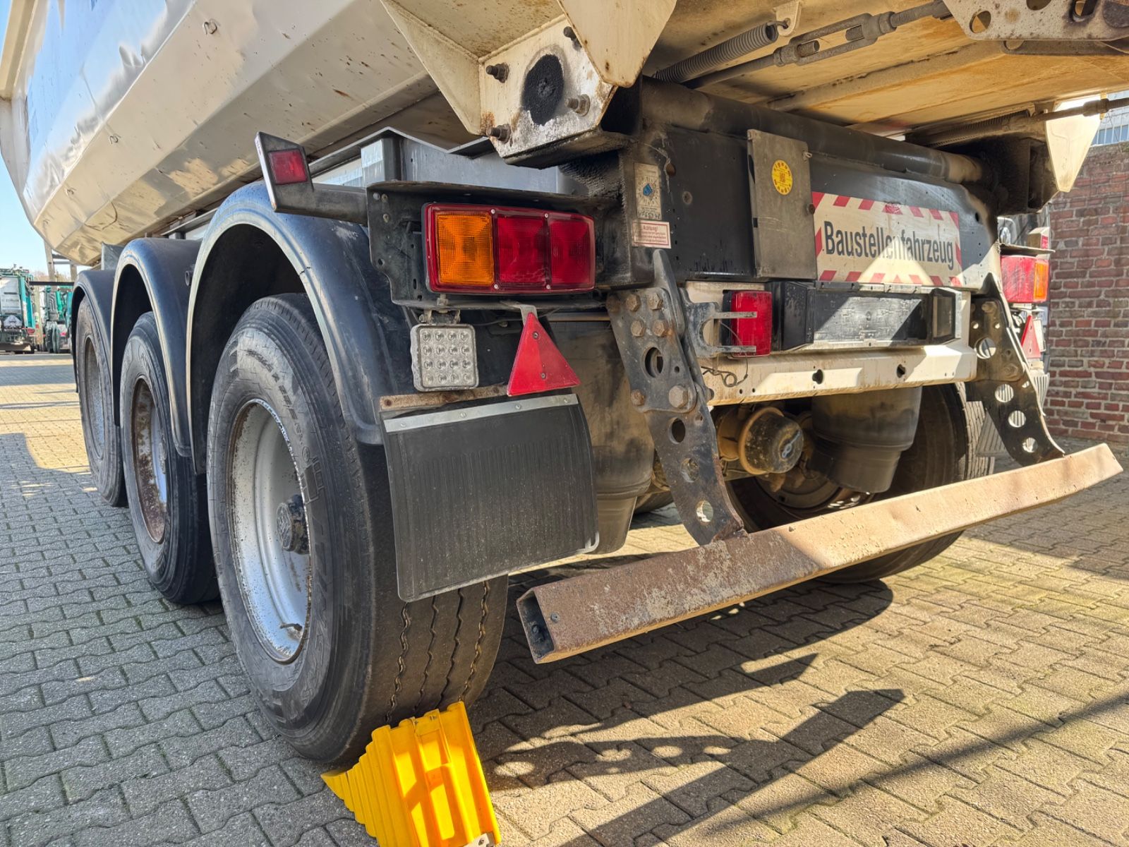 Fahrzeugabbildung Langendorf SKS HS 24/30 StahlMulden Kipper  26m³  Hardox