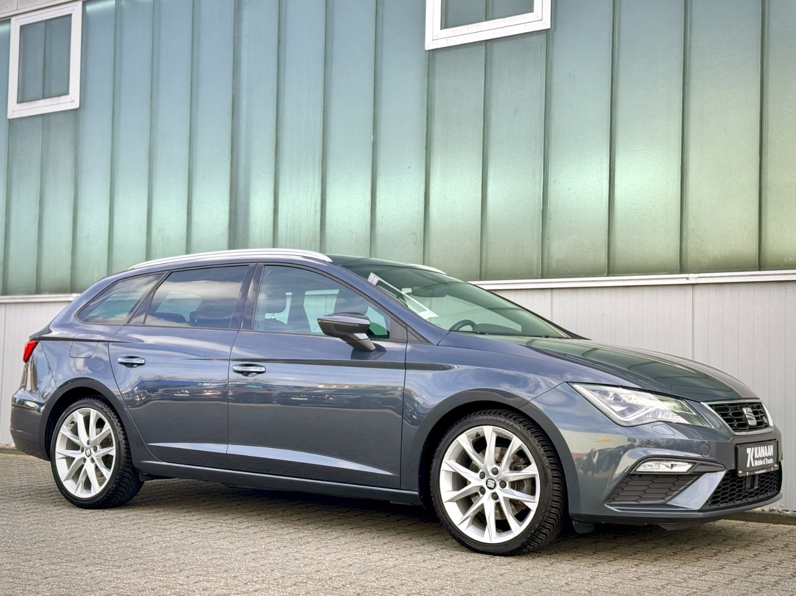 Fahrzeugabbildung SEAT Leon 2.0 TDI ST FR *NAVI|CARPLAY|LED*