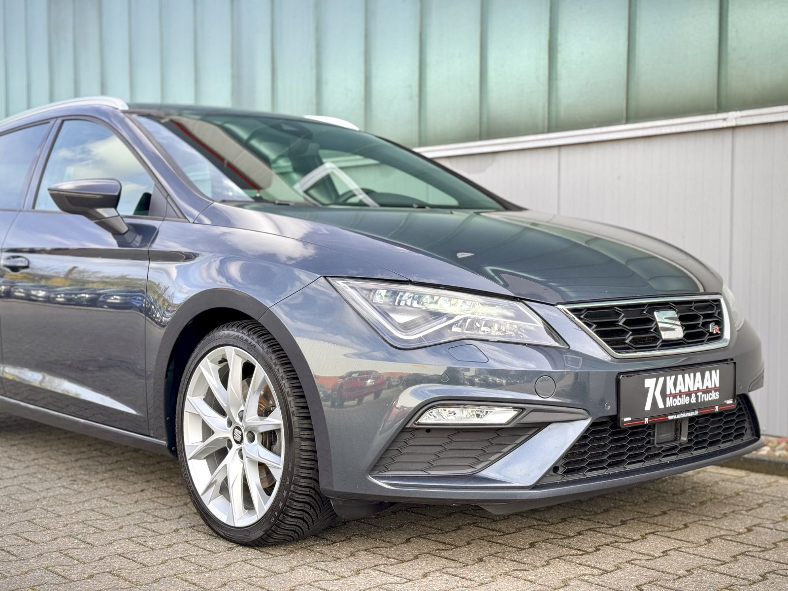 Fahrzeugabbildung SEAT Leon 2.0 TDI ST FR *NAVI|CARPLAY|LED*