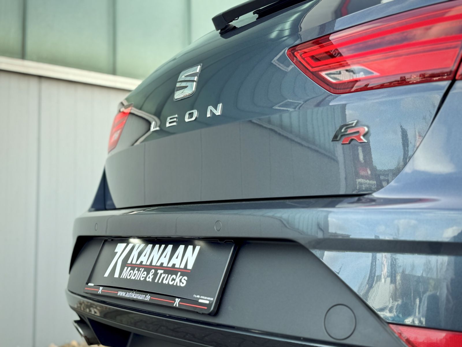 Fahrzeugabbildung SEAT Leon 2.0 TDI ST FR *NAVI|CARPLAY|LED*