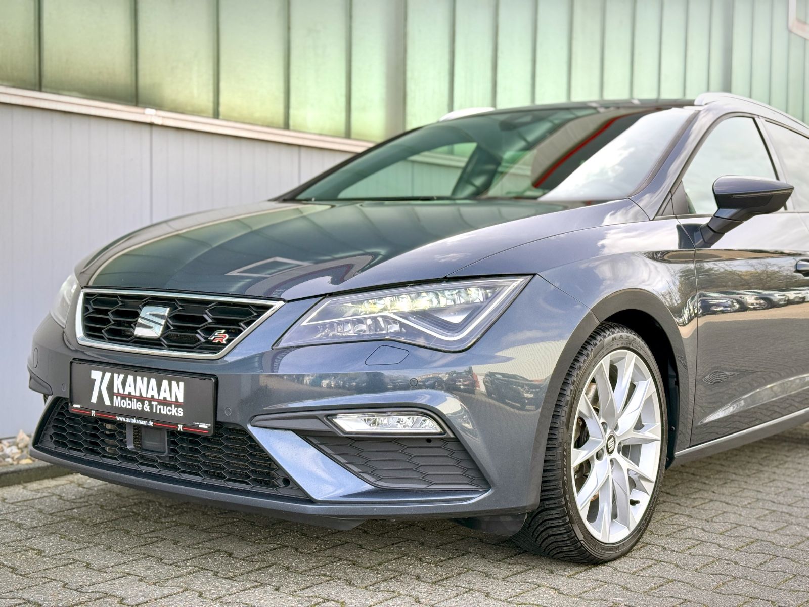 Fahrzeugabbildung SEAT Leon 2.0 TDI ST FR *NAVI|CARPLAY|LED*