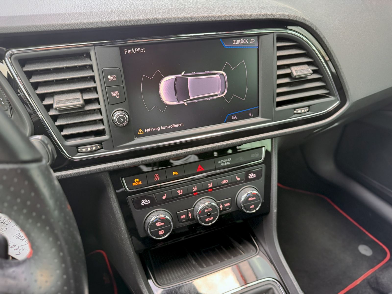 Fahrzeugabbildung SEAT Leon 2.0 TDI ST FR *NAVI|CARPLAY|LED*