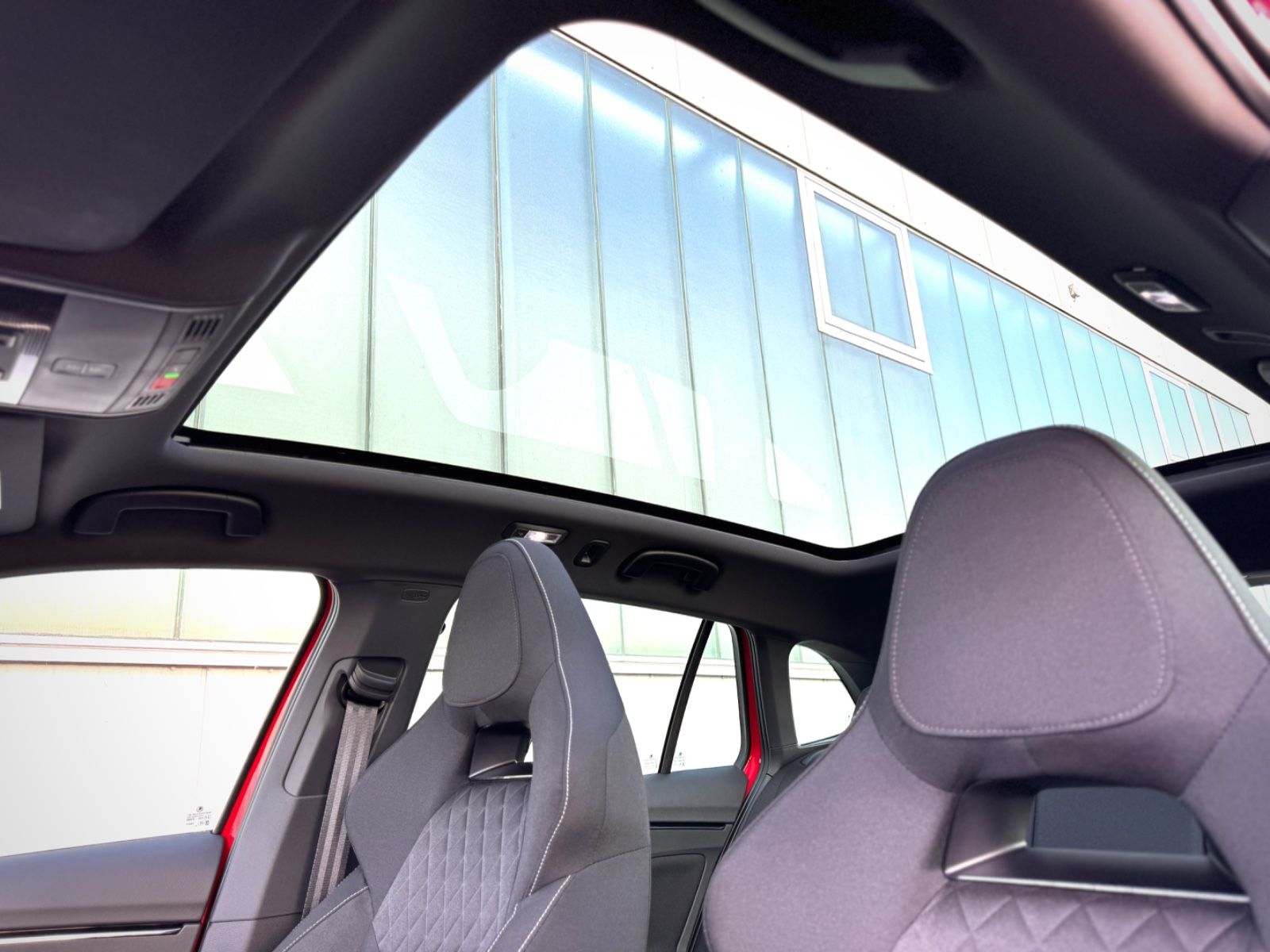 Fahrzeugabbildung SKODA Scala 1.5 Style*PANO|NAV|CAM|LED|SPORT|AMBIENTE*