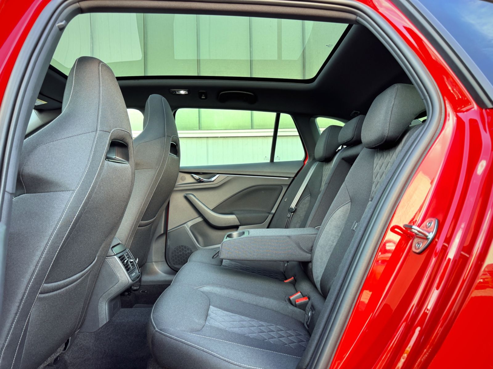 Fahrzeugabbildung SKODA Scala 1.5 Style*PANO|NAV|CAM|LED|SPORT|AMBIENTE*