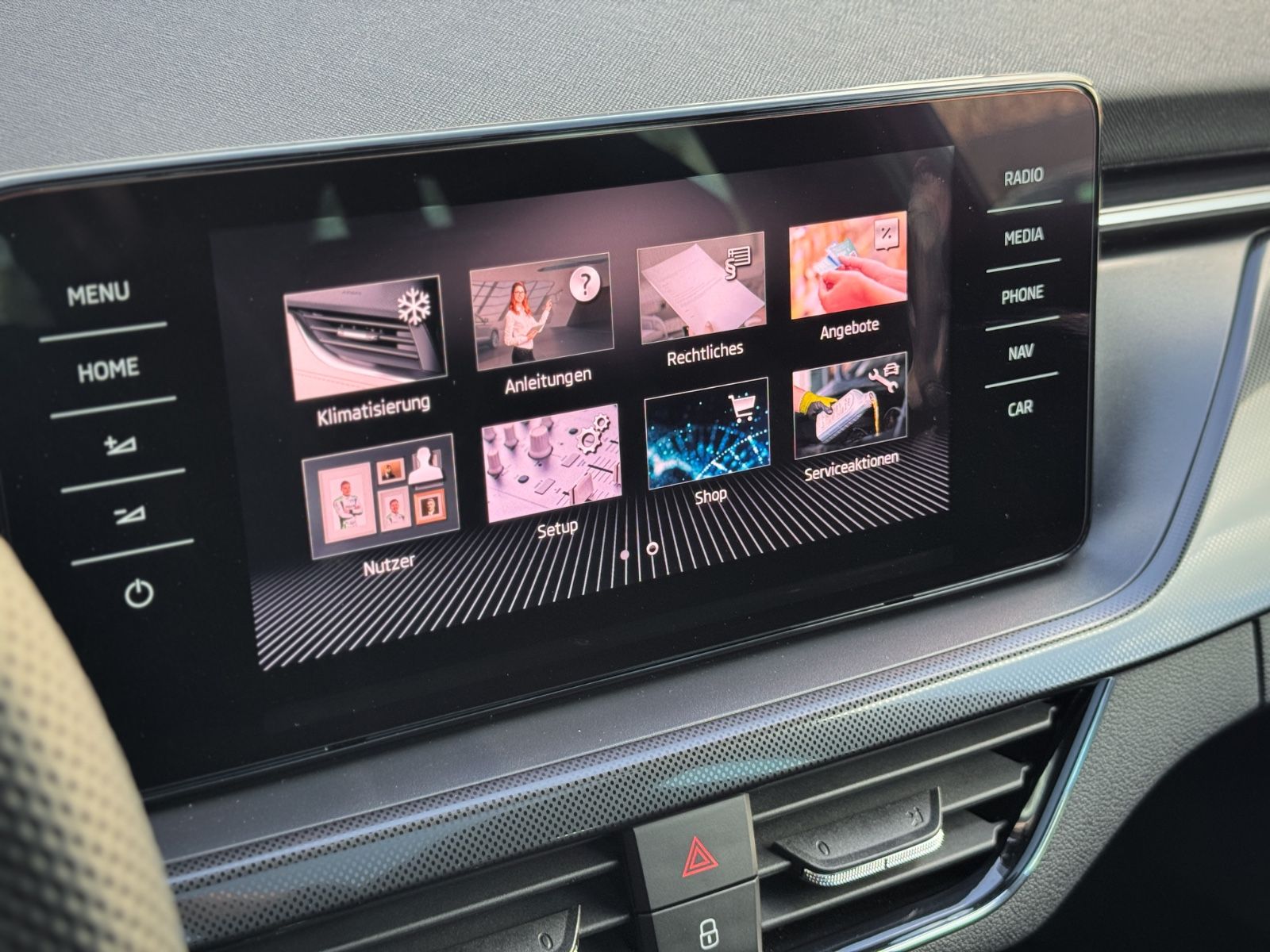 Fahrzeugabbildung SKODA Scala 1.5 Style*PANO|NAV|CAM|LED|SPORT|AMBIENTE*