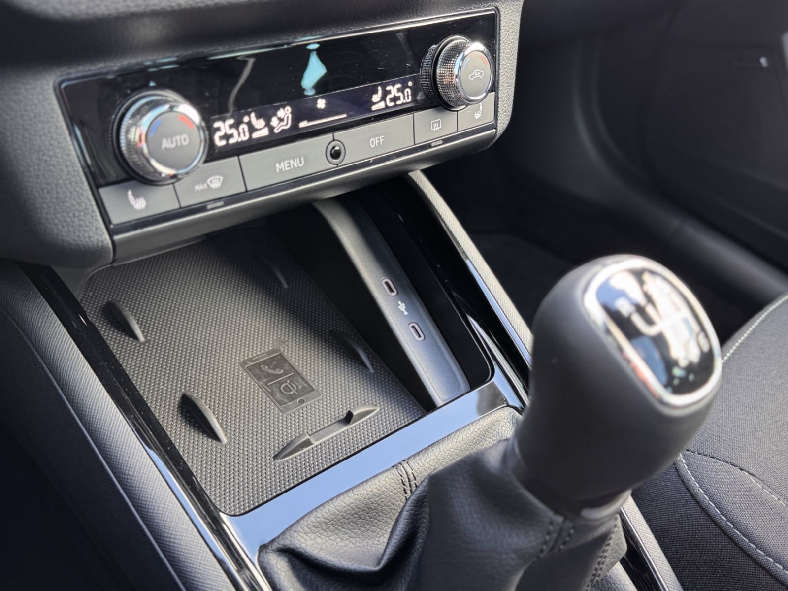 Fahrzeugabbildung SKODA Scala 1.5 Style*PANO|NAV|CAM|LED|SPORT|AMBIENTE*