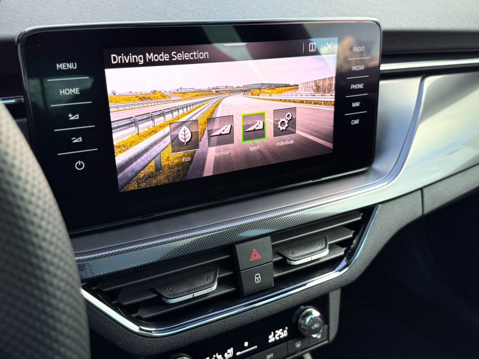 Fahrzeugabbildung SKODA Scala 1.5 Style*PANO|NAV|CAM|LED|SPORT|AMBIENTE*