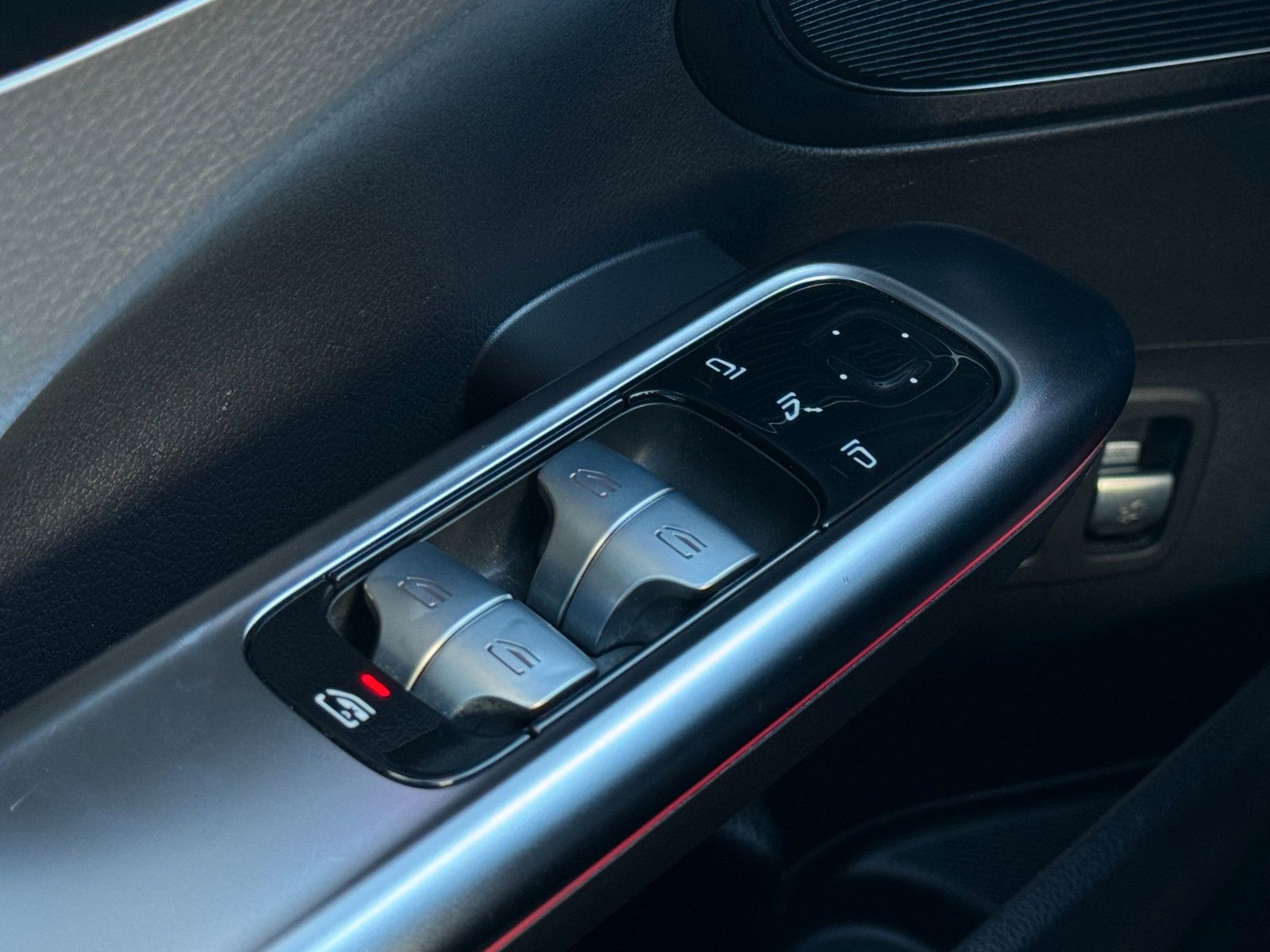 Fahrzeugabbildung Mercedes-Benz C 300e AMG-Line *9G|NIGHT|CAM|ASSIST*