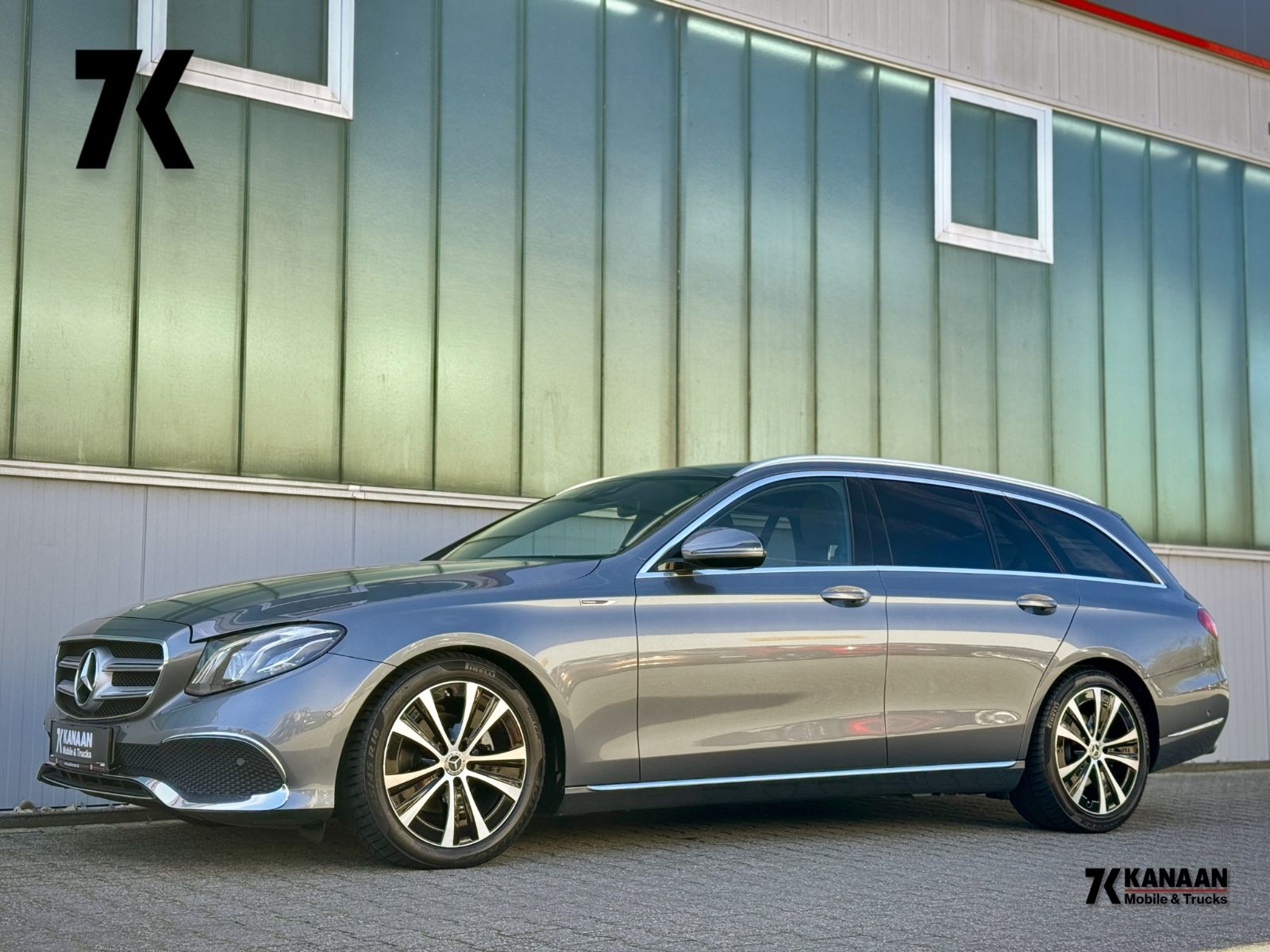 Fahrzeugabbildung Mercedes-Benz E 220Td Avantgarde *HEAD-UP|CAM|AHK|LED*