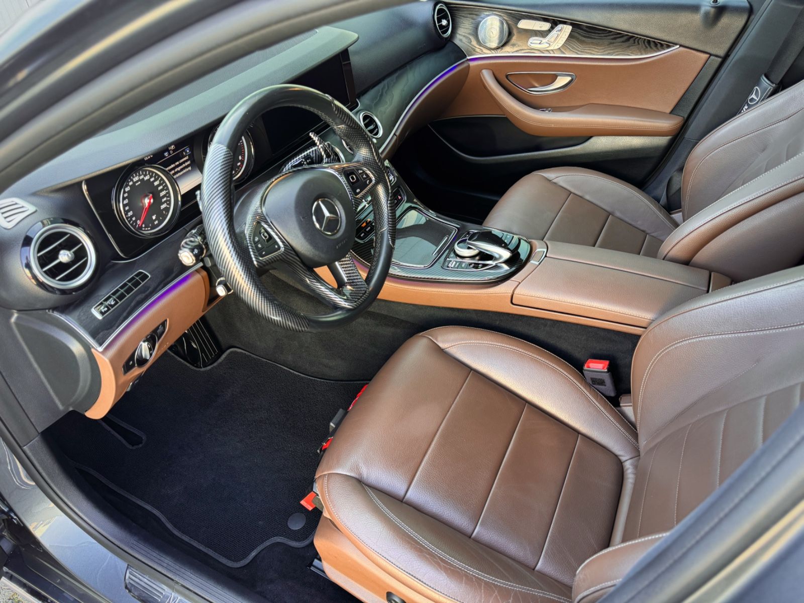Fahrzeugabbildung Mercedes-Benz E 220Td Avantgarde *HEAD-UP|CAM|AHK|LED*