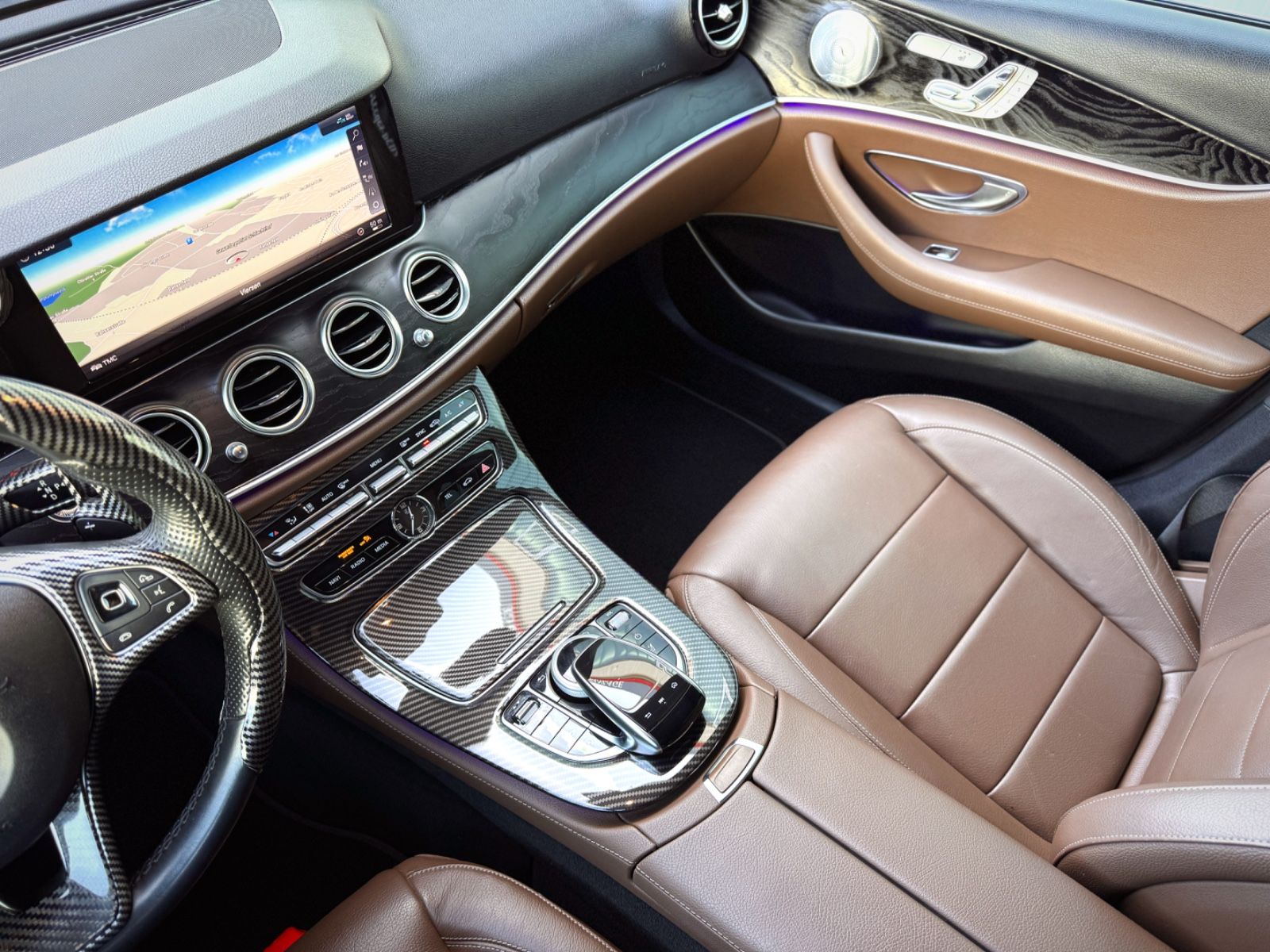 Fahrzeugabbildung Mercedes-Benz E 220Td Avantgarde *HEAD-UP|CAM|AHK|LED*
