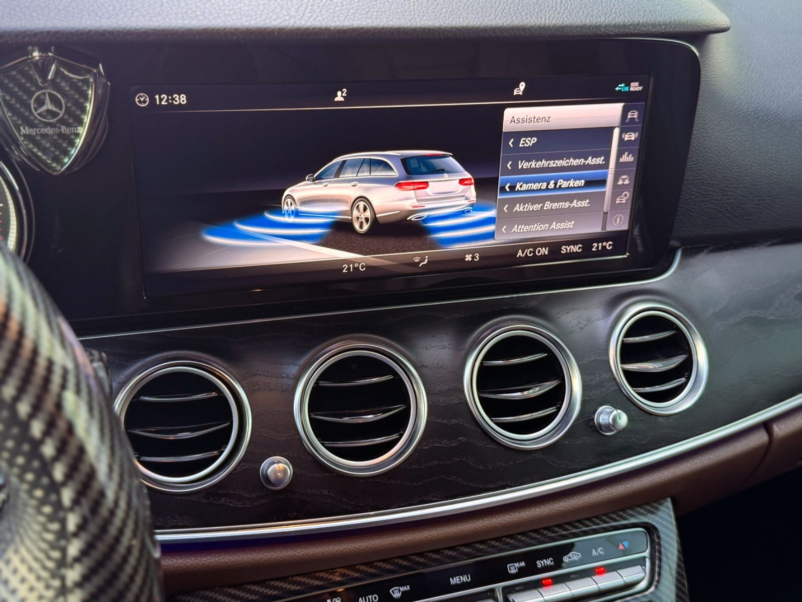 Fahrzeugabbildung Mercedes-Benz E 220Td Avantgarde *HEAD-UP|CAM|AHK|LED*