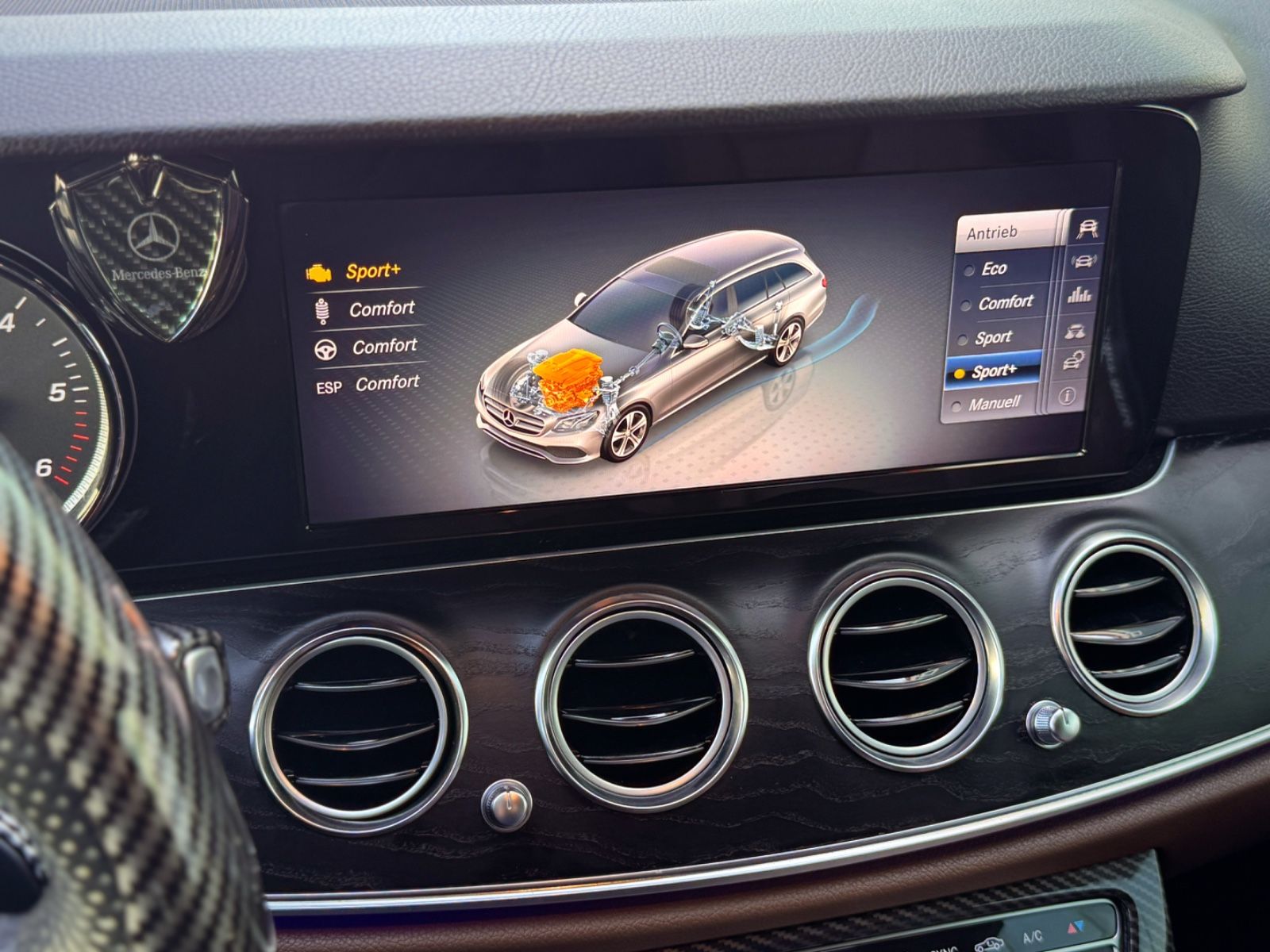 Fahrzeugabbildung Mercedes-Benz E 220Td Avantgarde *HEAD-UP|CAM|AHK|LED*